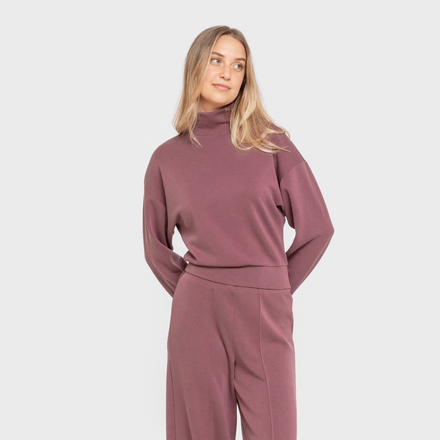 Sudadera cuello subido estilo modal mujer berenjena