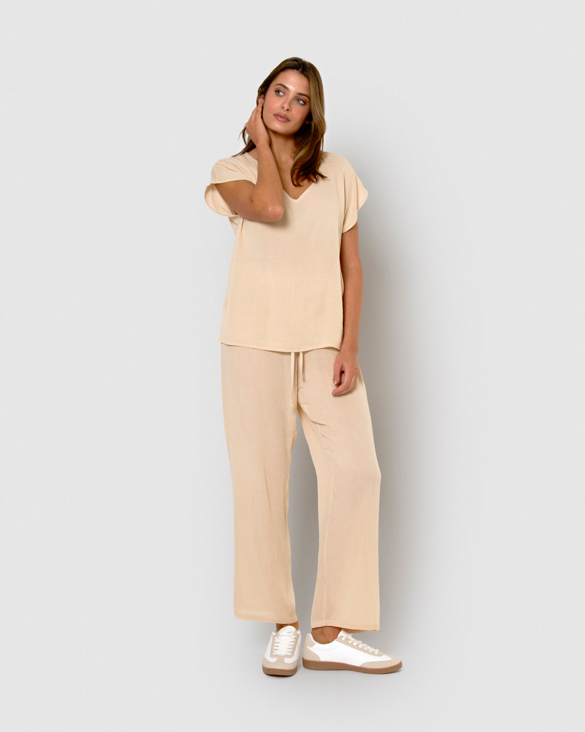 Pantalón largo mujer bambula detalles plisados beige
