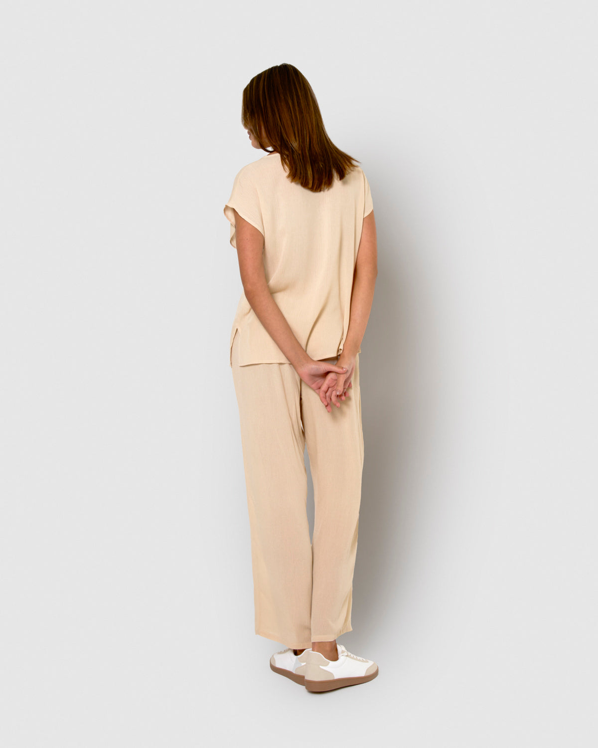 Pantalón largo mujer bambula detalles plisados beige
