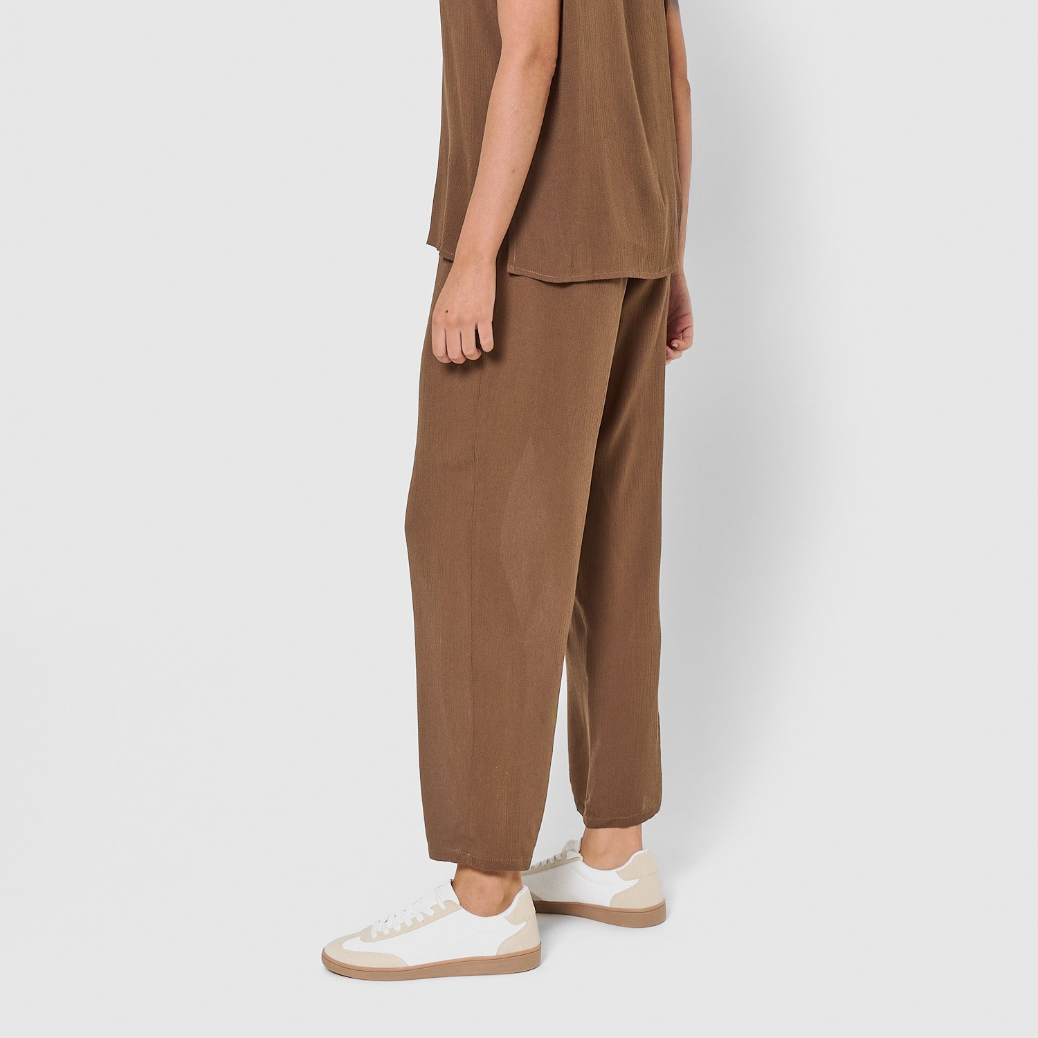 Pantalón largo de mujer de viscosa bambula marrón