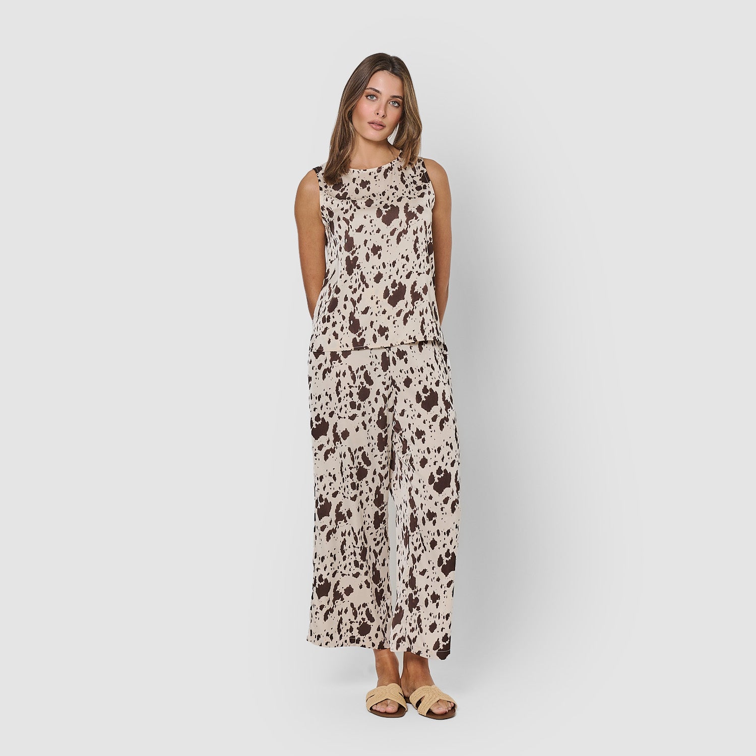 Completo in raso con stampa animalier marrone moncho