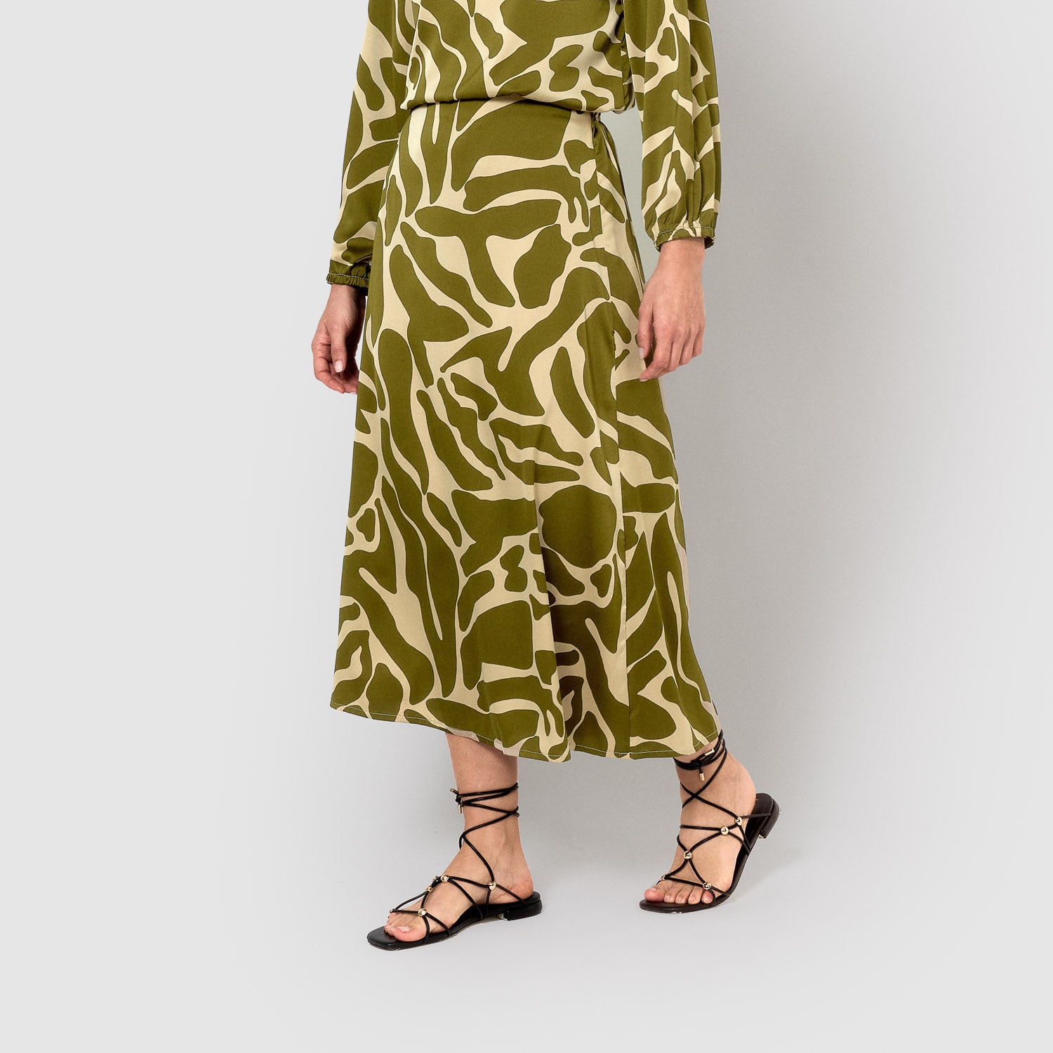 Gonna midi svasata in raso verde teudis