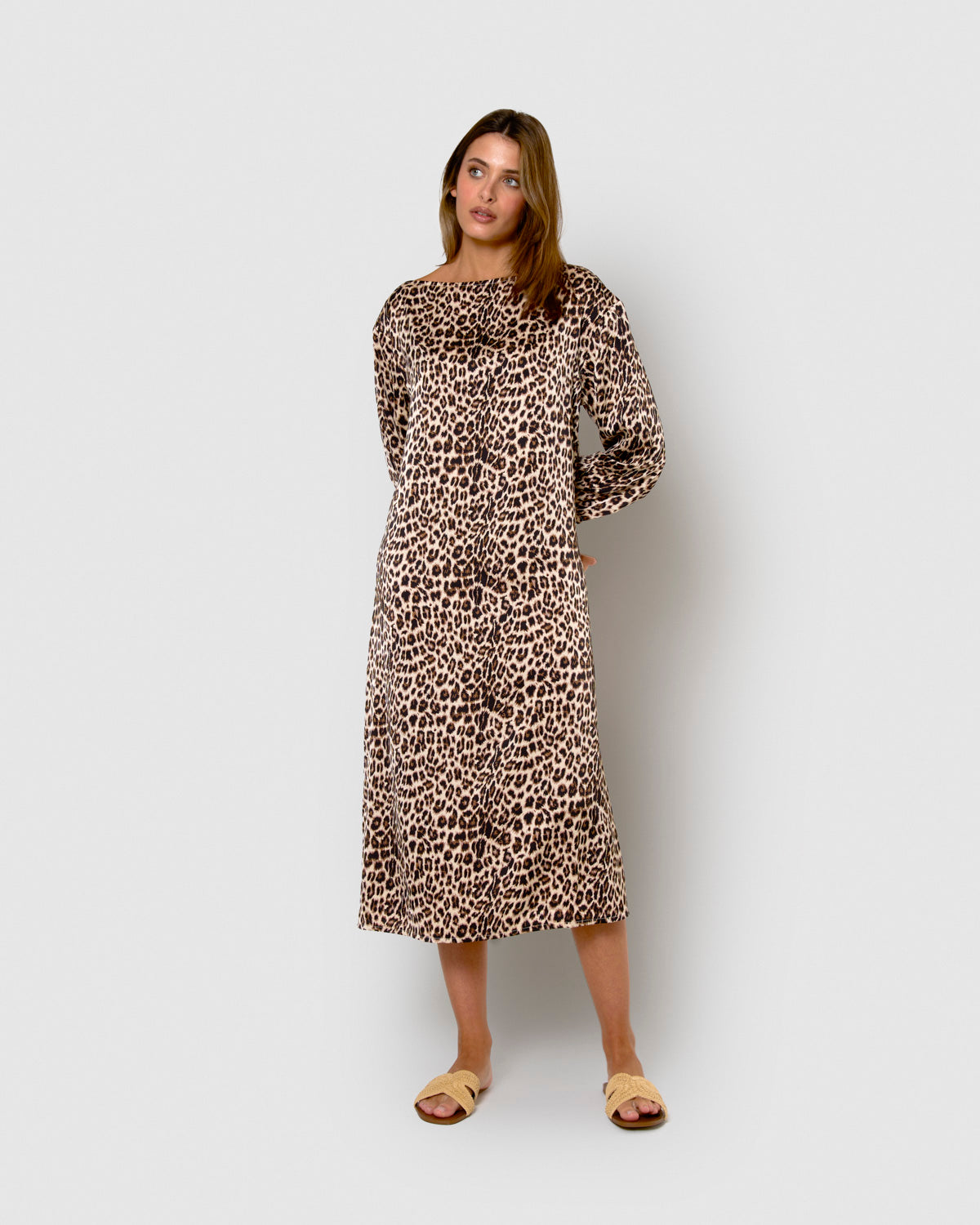 Vestido largo satén pardo marrón