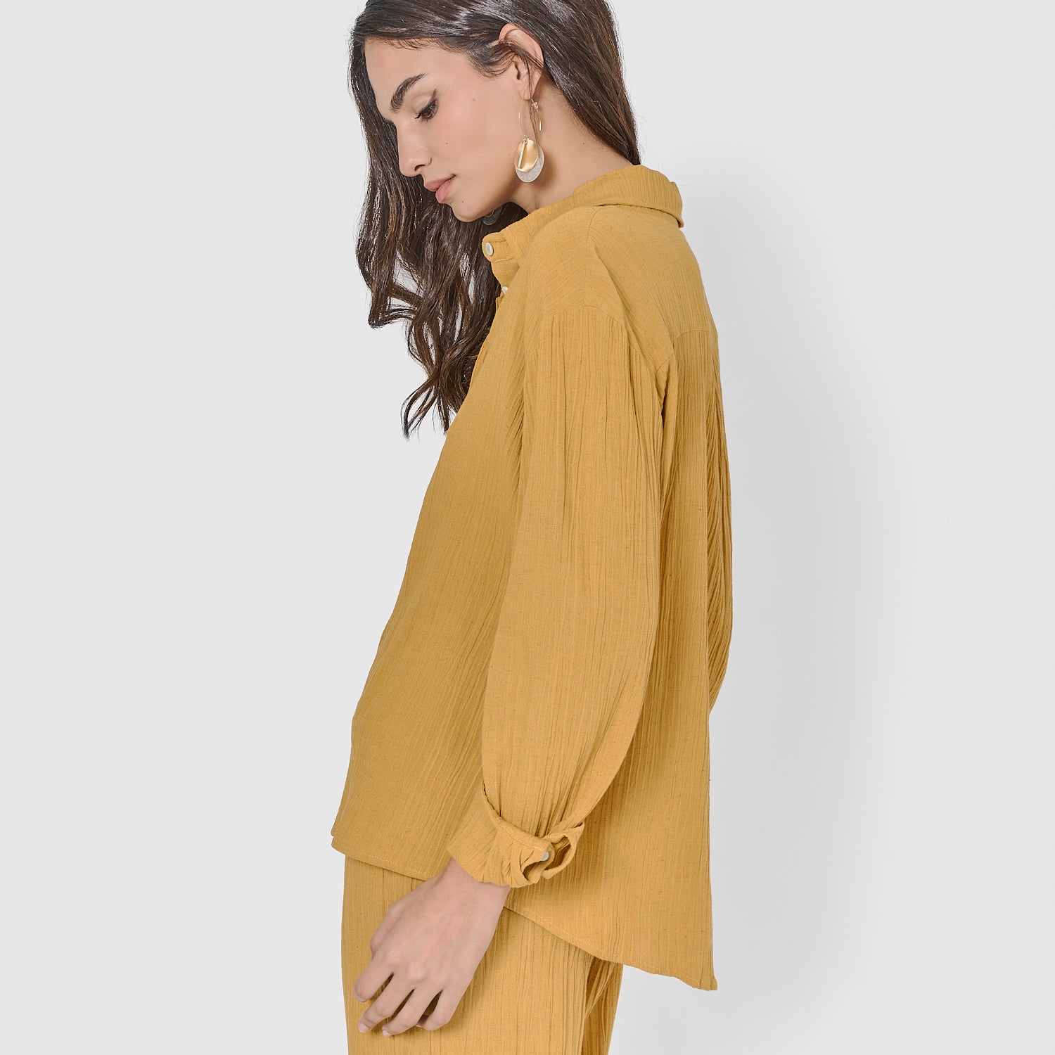 Camisa de algodón flex cuello camisero ocre