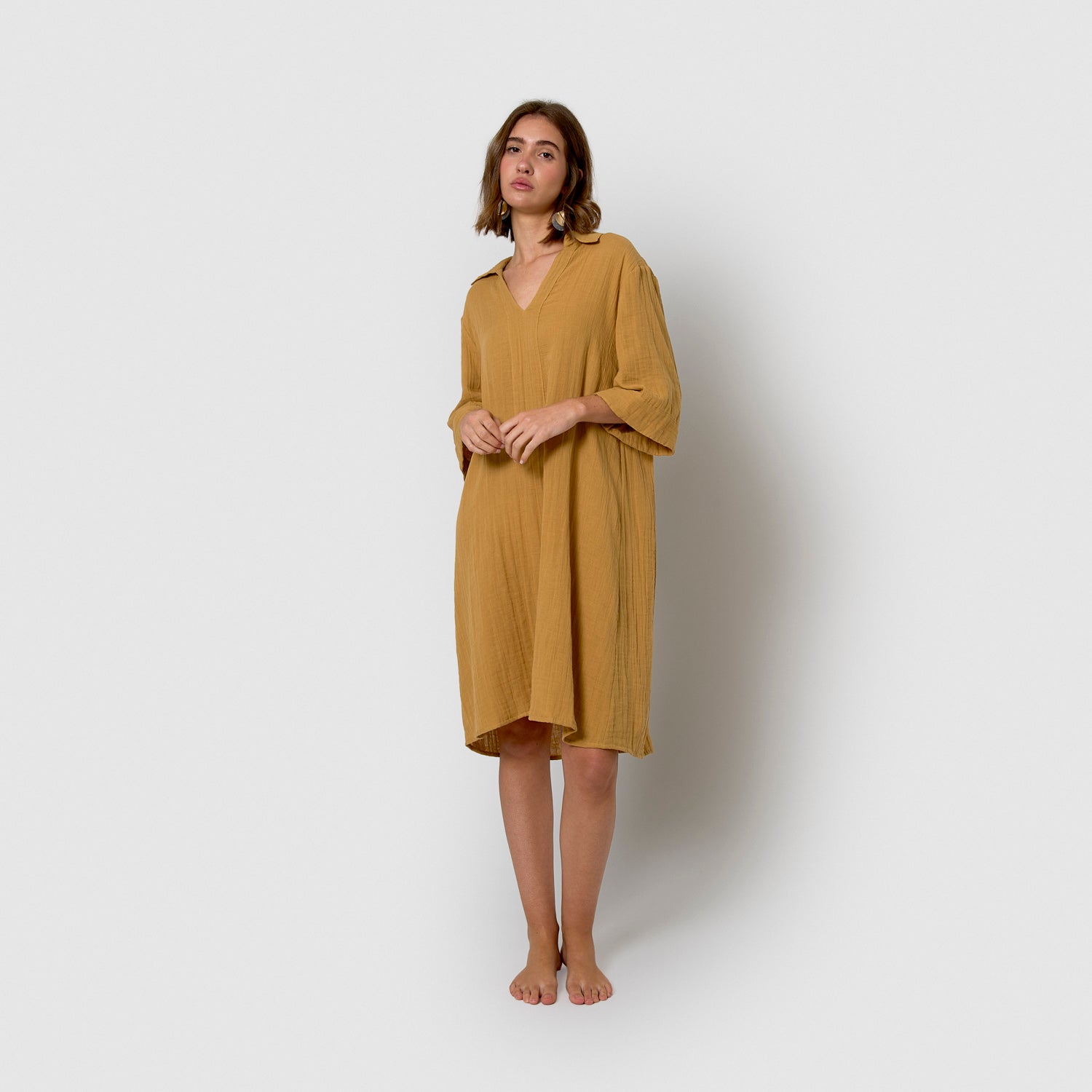 Abito corto in mussola color ocra