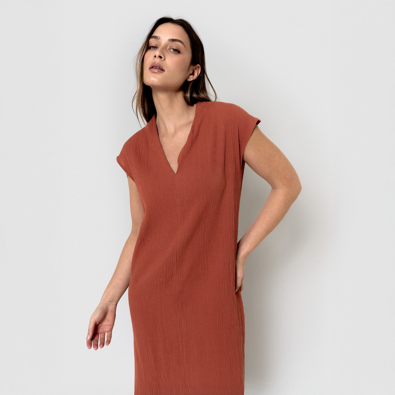Robe courte en coton et lin à rosette