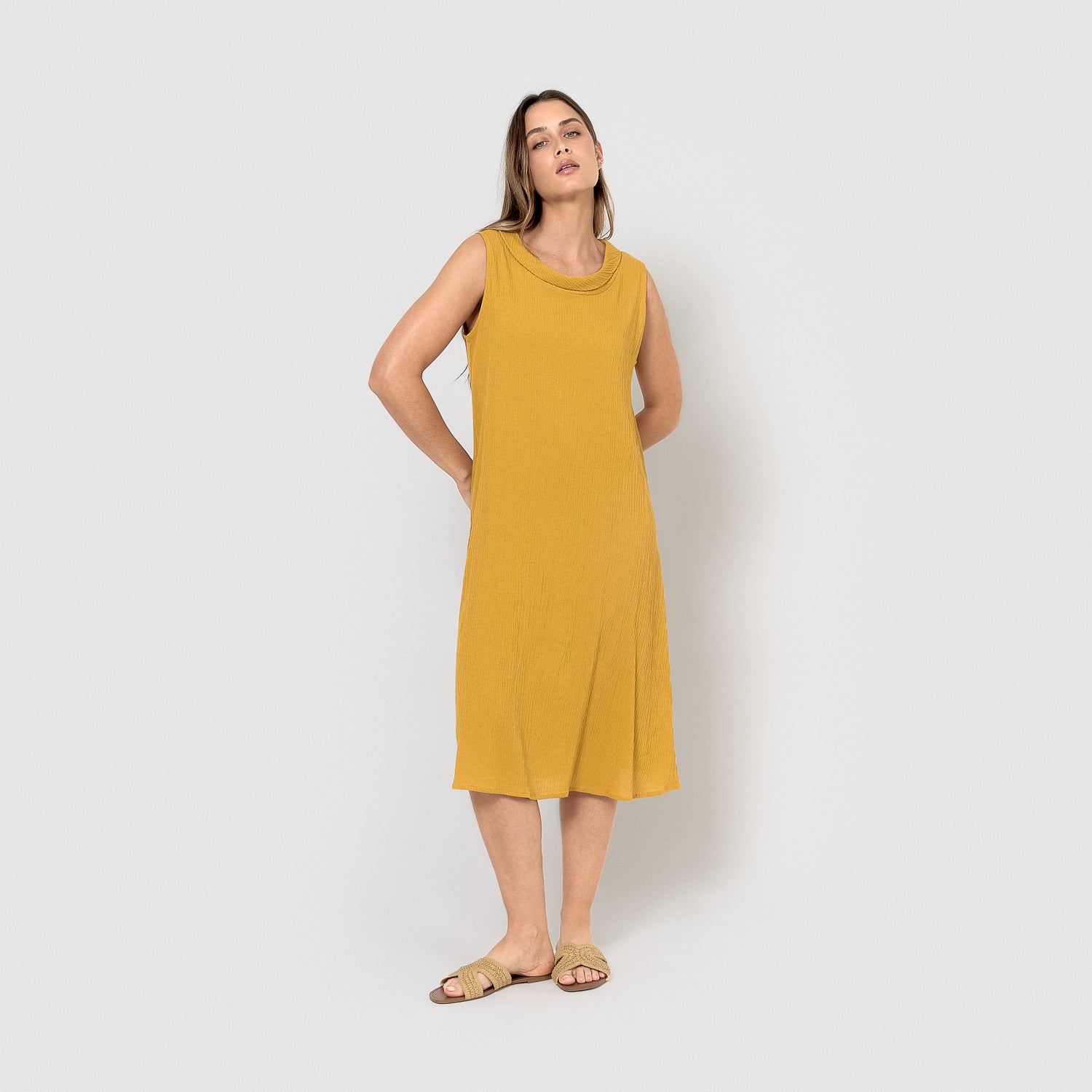 Vestido midi cuello drapeado algodón flex ocre