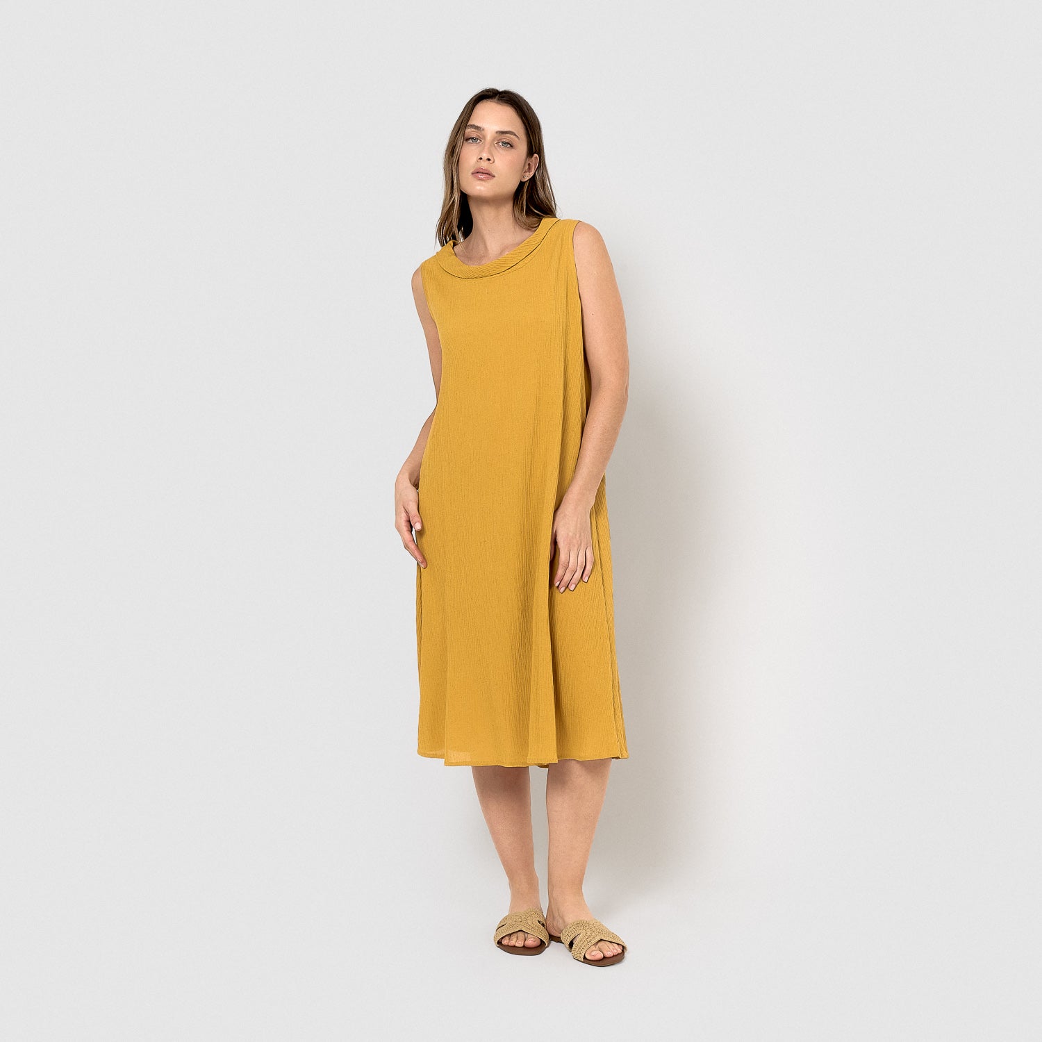 Vestido midi cuello drapeado algodón flex ocre