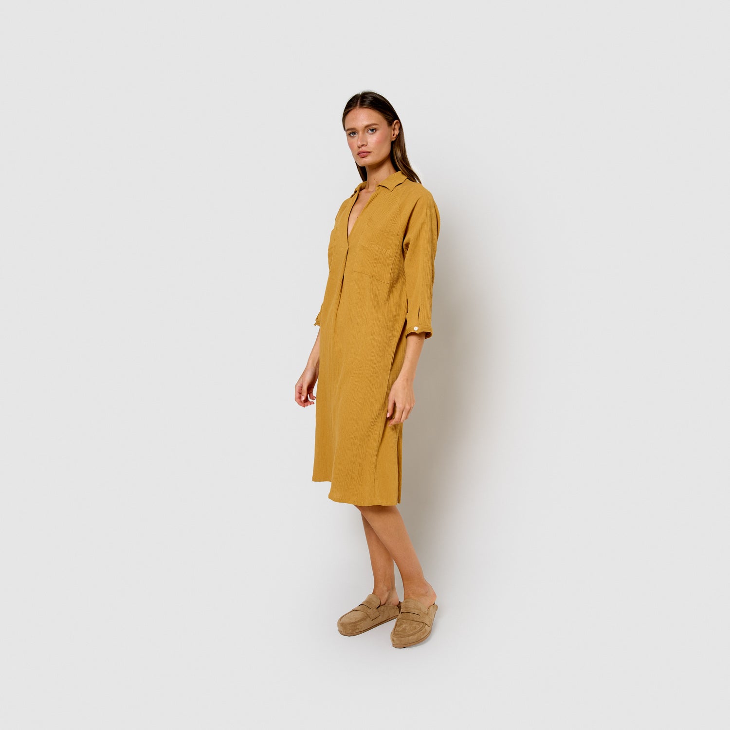 Vestido midi em linho e algodão cor ocre