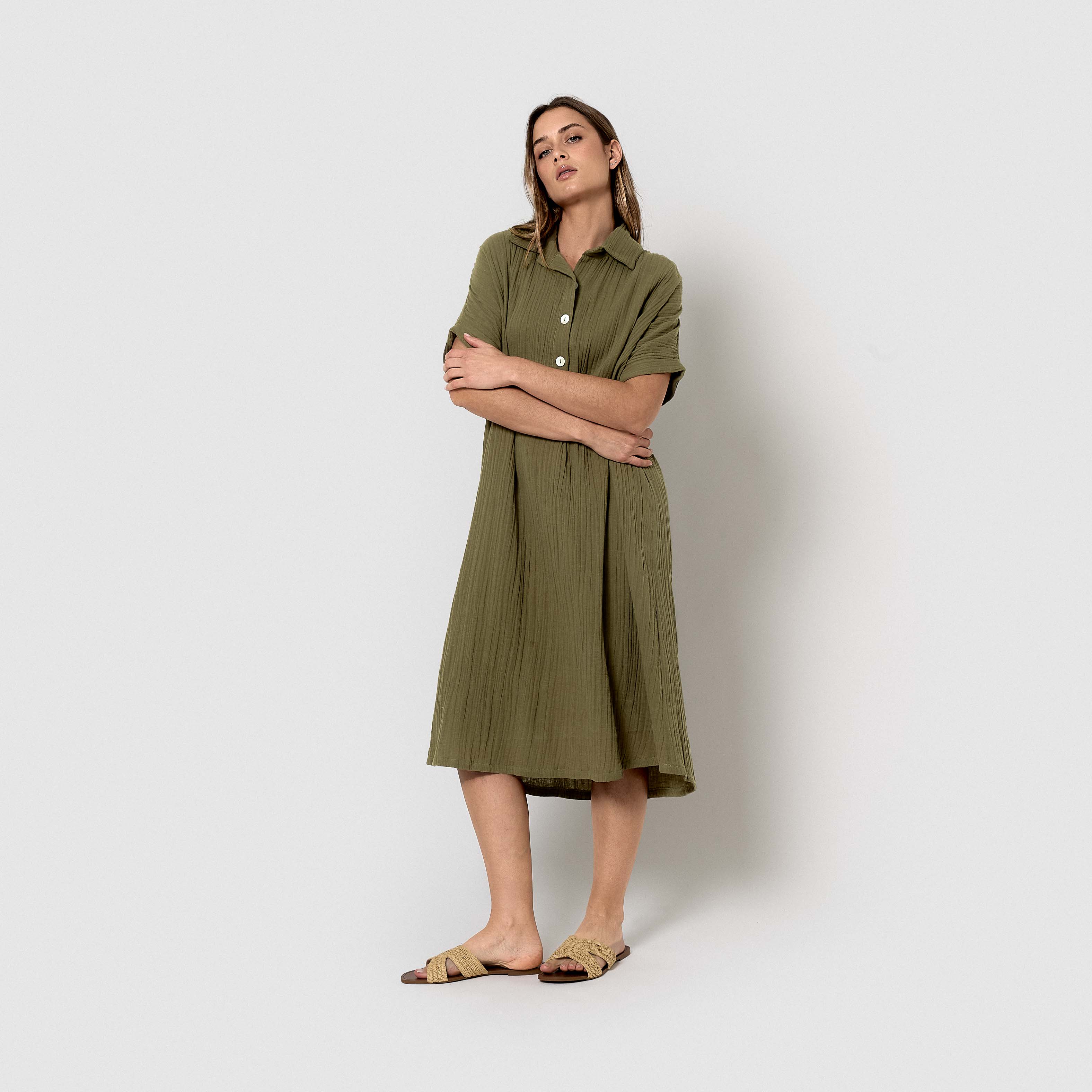 Vestido midi manga fluida muselina verde cacería