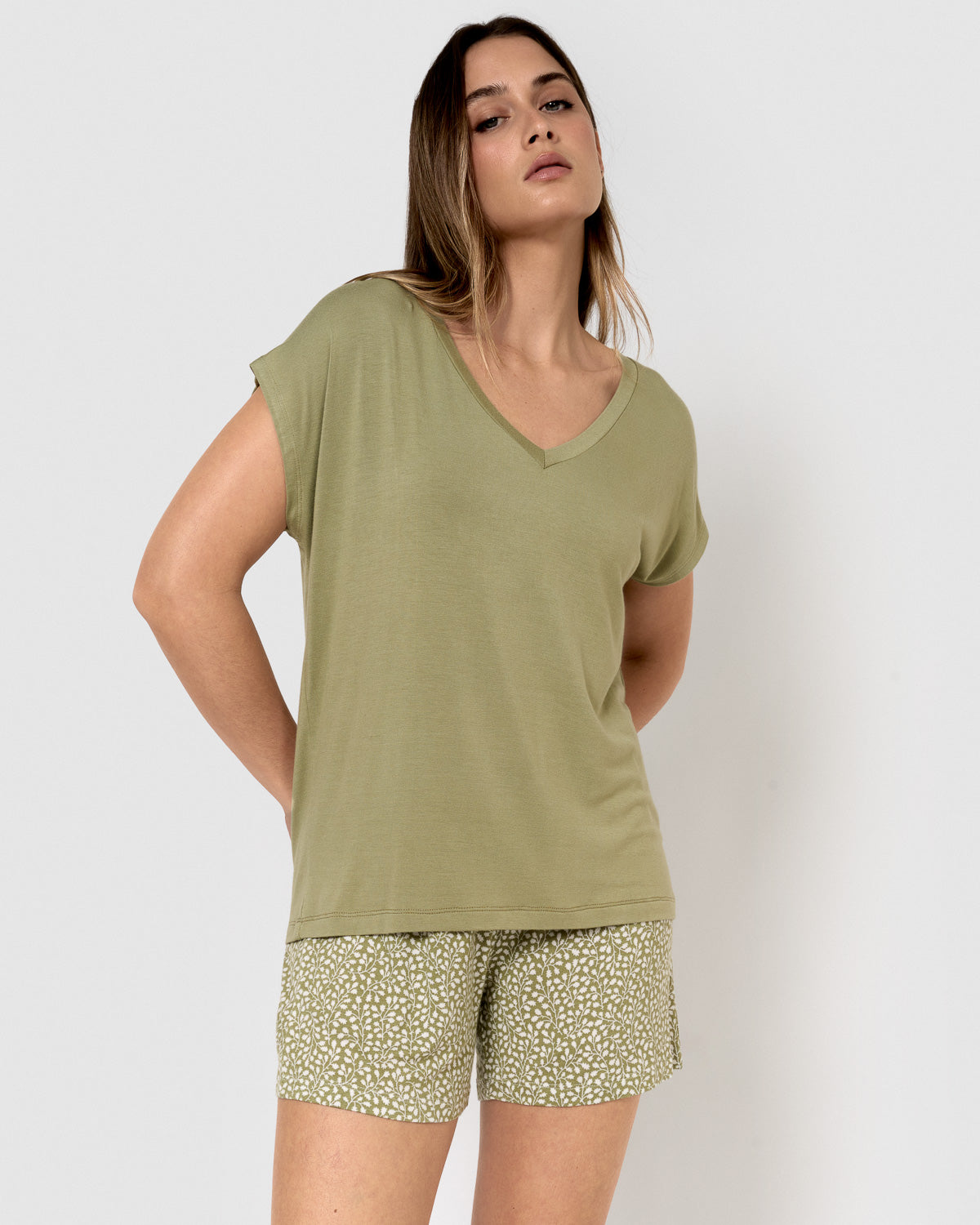 Pyjama court en viscose verte avec une girouette de chasse