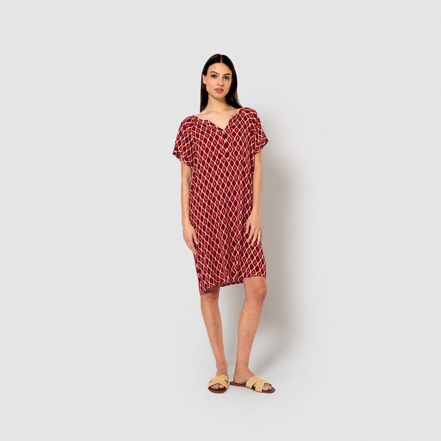 Vestido corto bambula detalles plisados cartagena burdeos