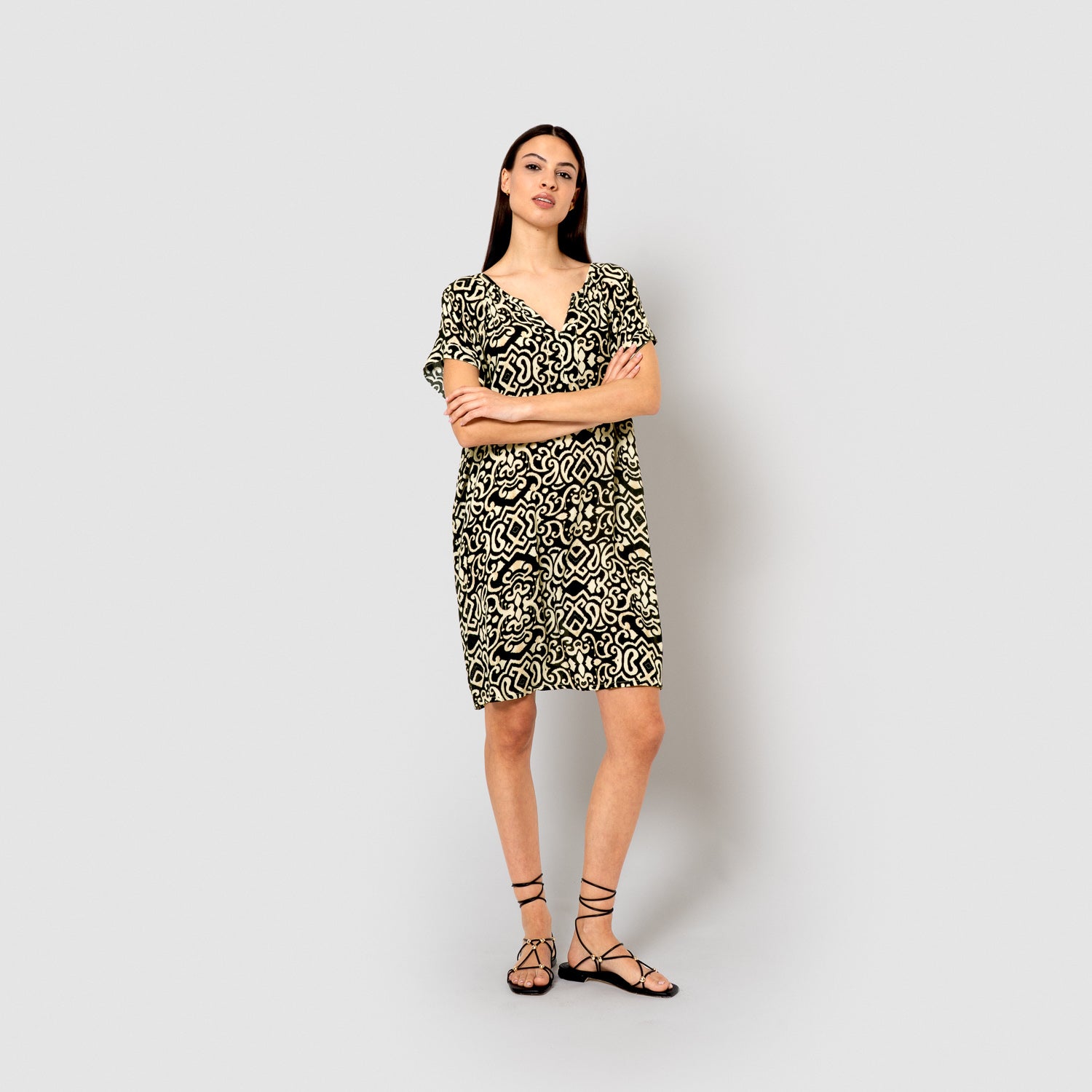 Vestido corto bambula detalles plisados alexis negro