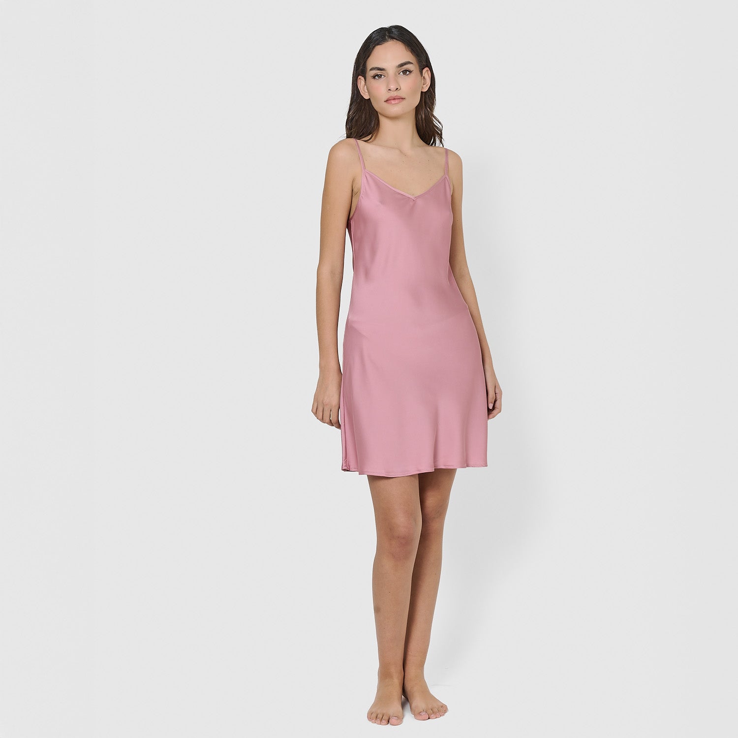 Nouvelle nuisette courte en satin mauve