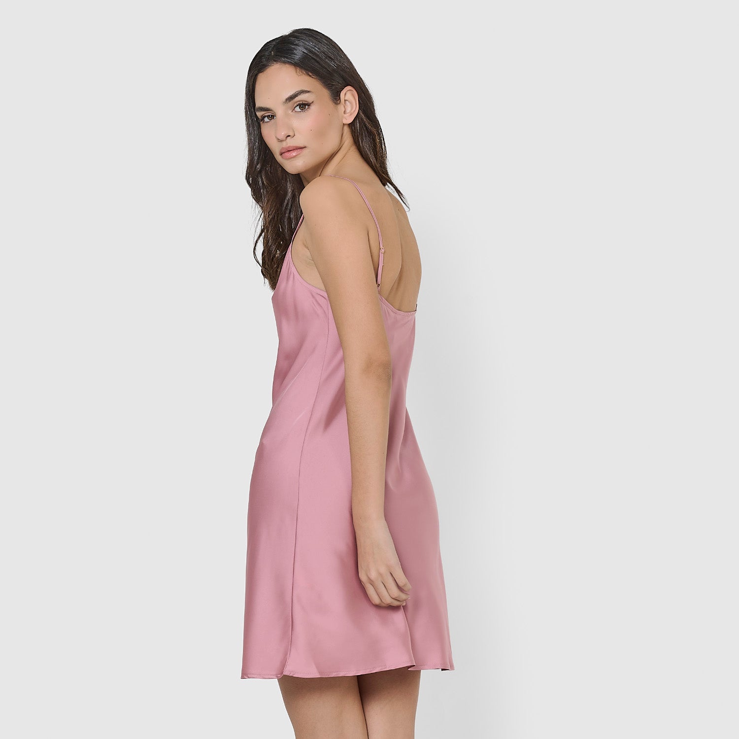 Nouvelle nuisette courte en satin mauve