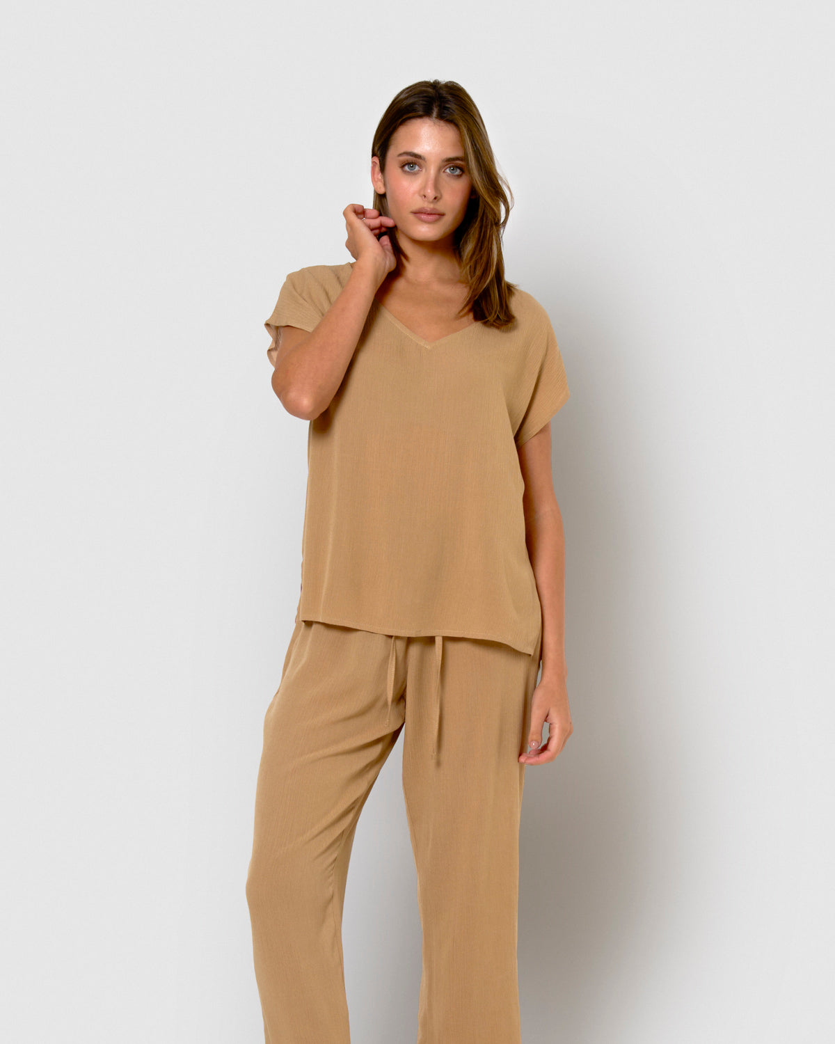 Camisa mujer bambula detalles plisados camel