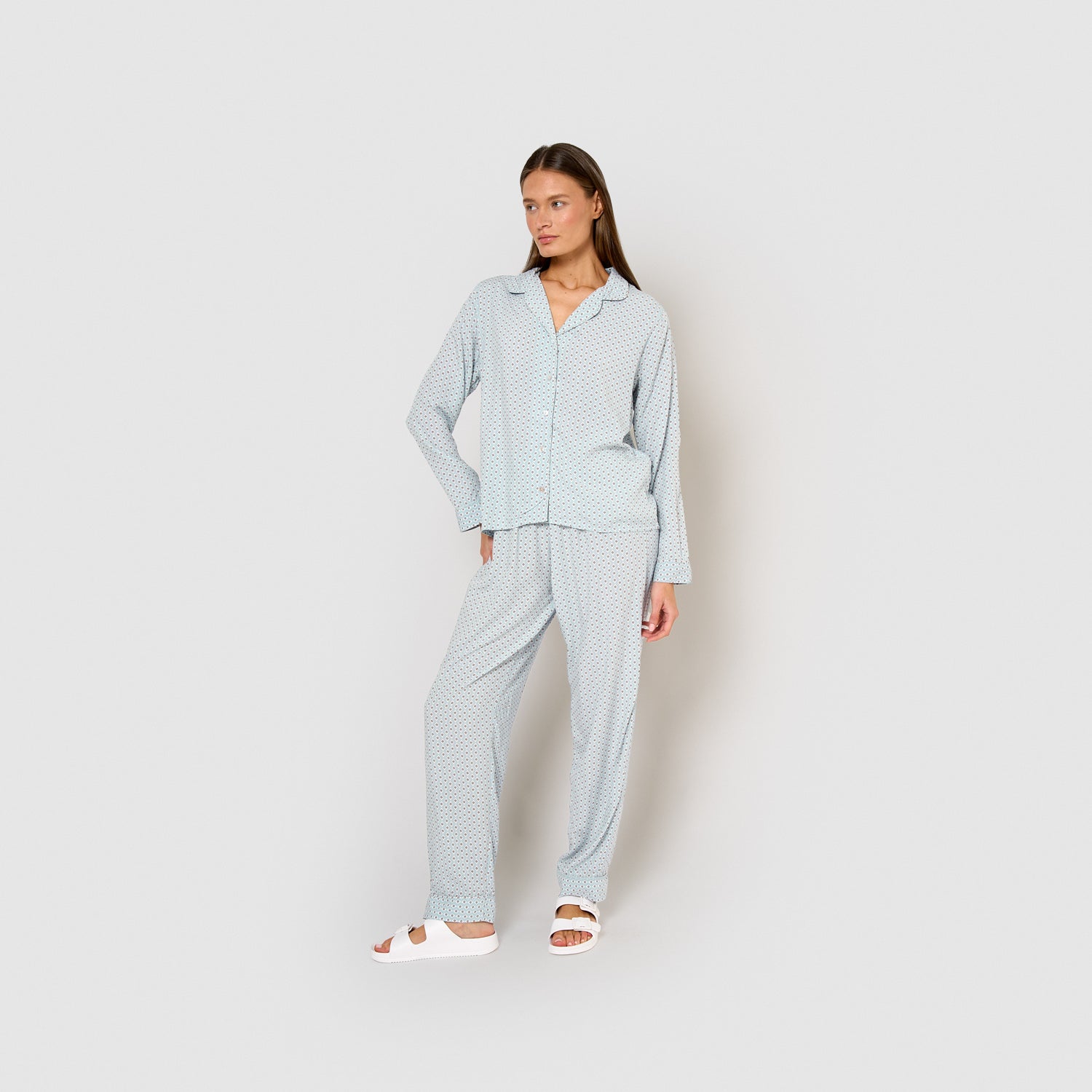 Pijama largo camisero viscosa sassy celeste