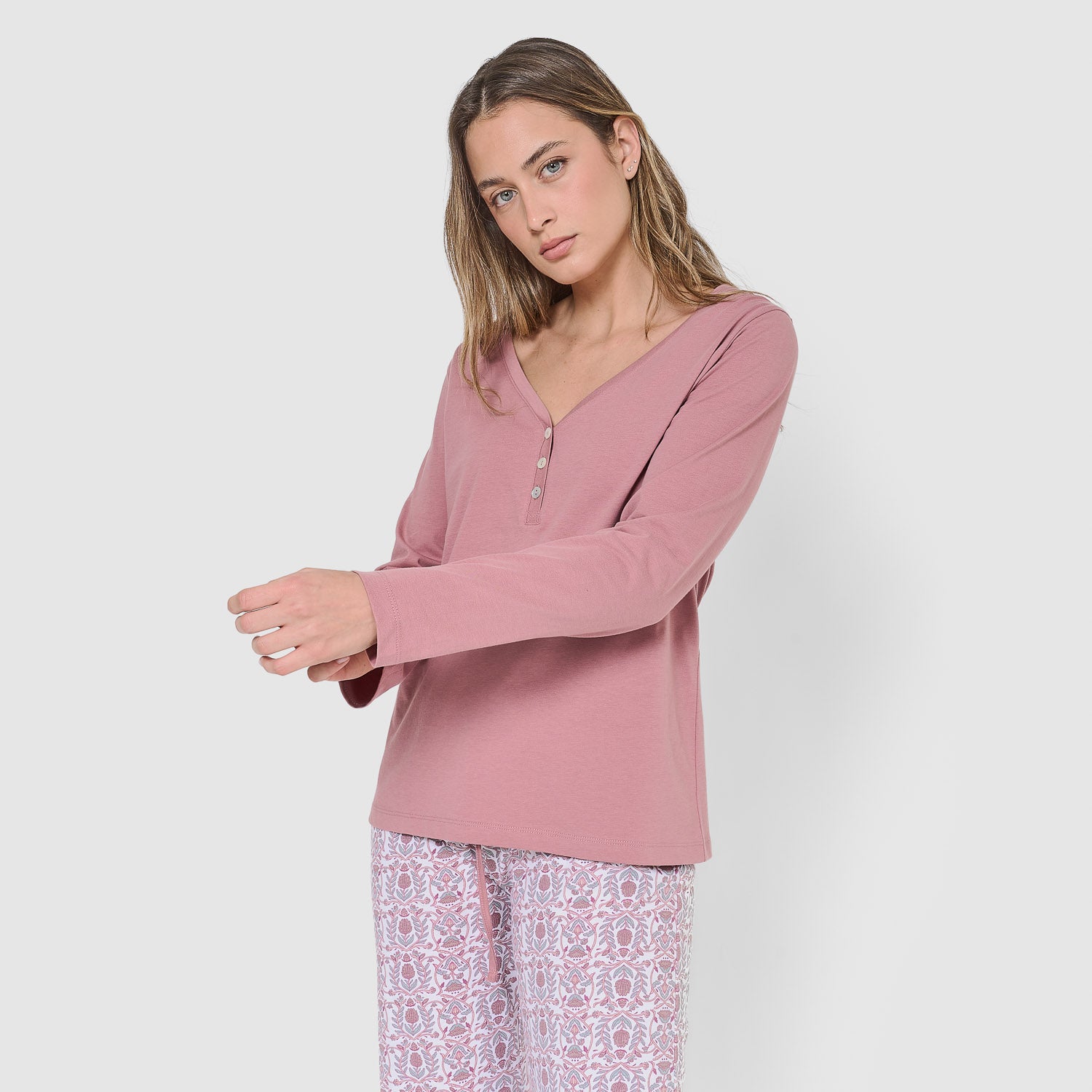 Pijama largo de algodón con escote pico mia rosa