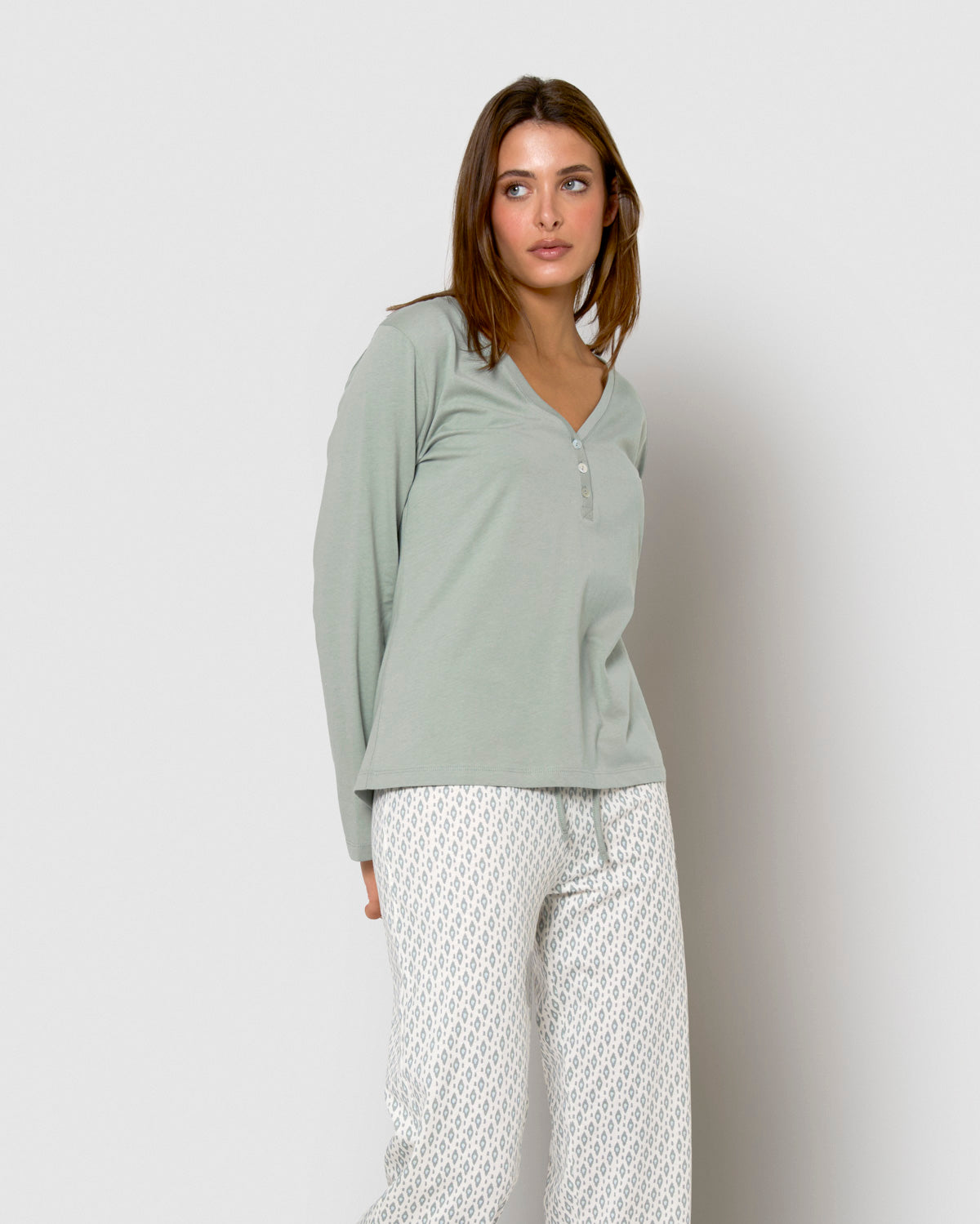 Pyjama long en coton vert menthe Nerdana à col en V