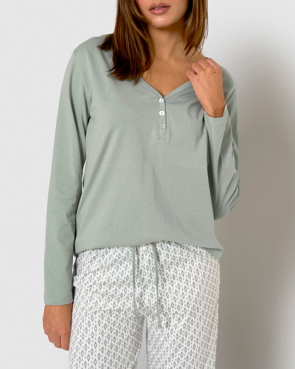 Pyjama long en coton vert menthe Nerdana à col en V