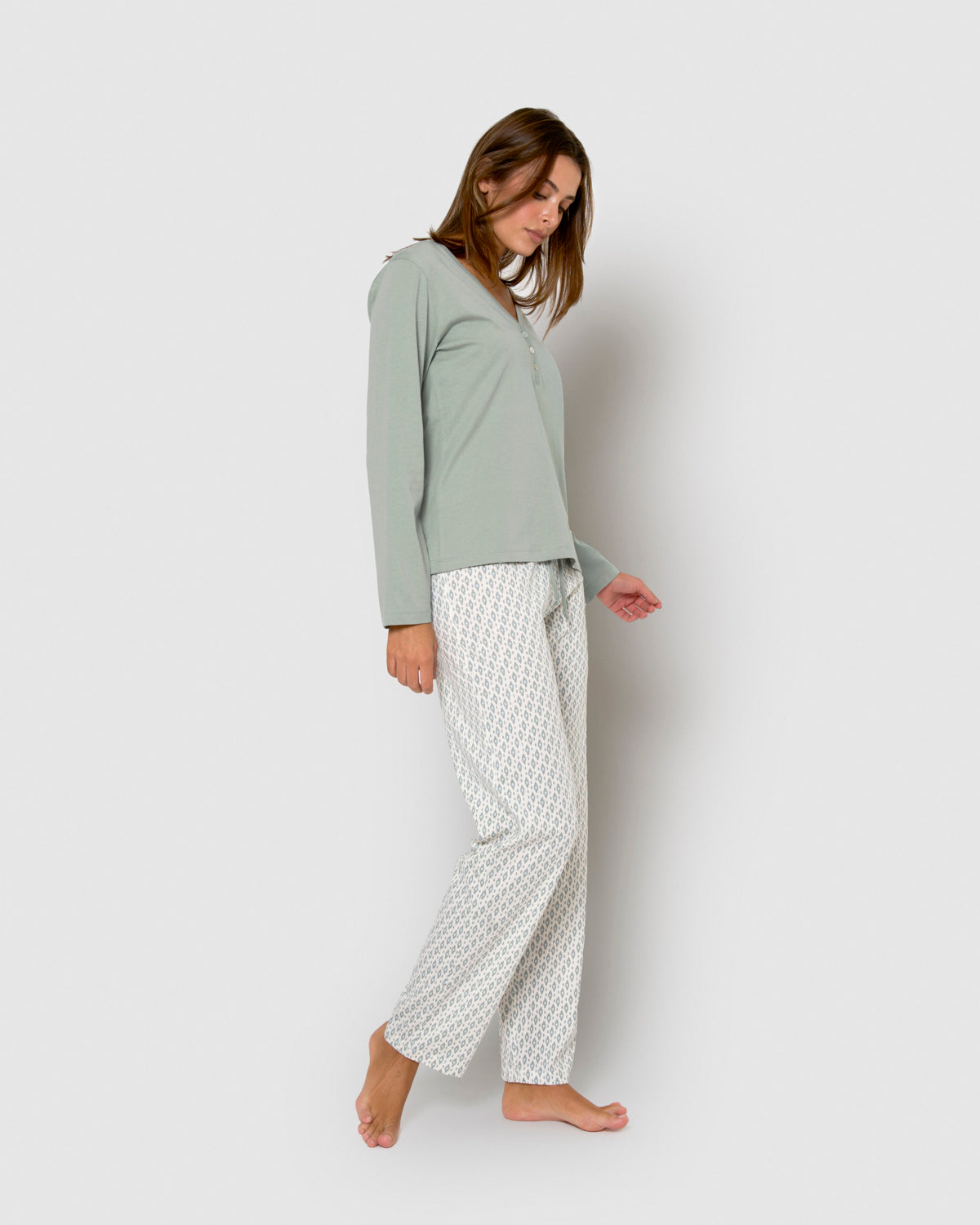 Pyjama long en coton vert menthe Nerdana à col en V