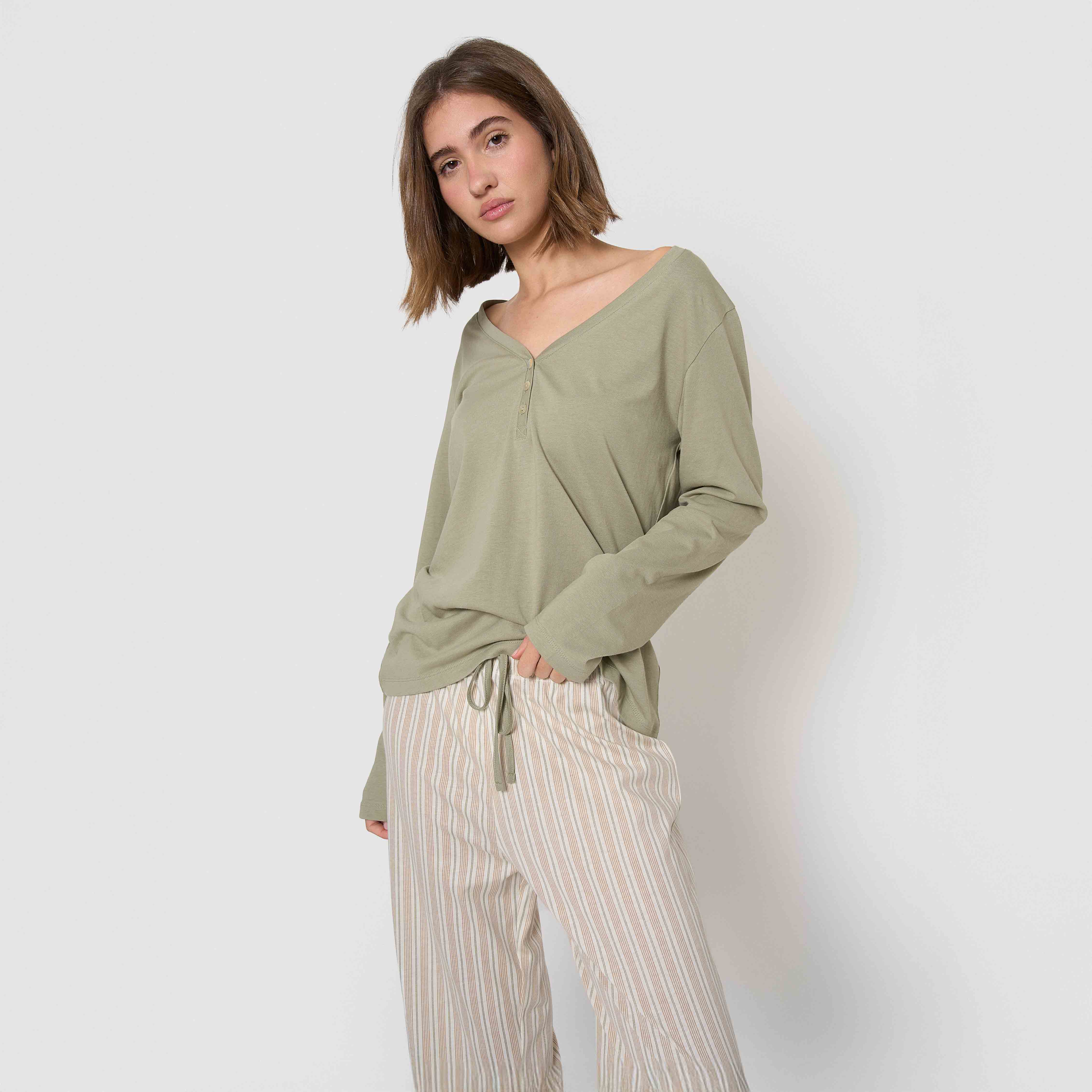 Pijama comprido Rita em algodão verde com decote em V