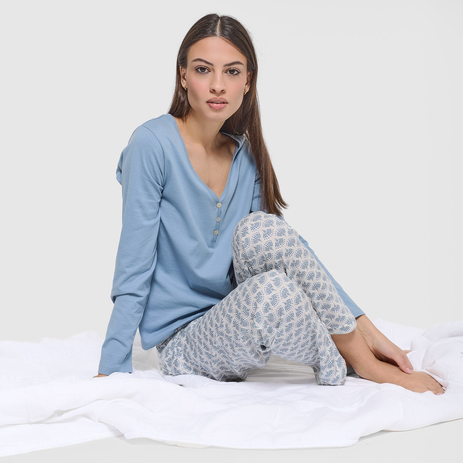 Pijama largo de algodón con escote pico arubi azul
