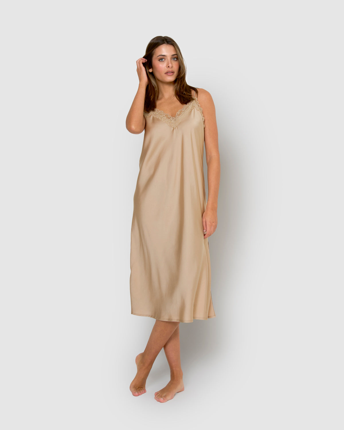 Camisón midi satén beige