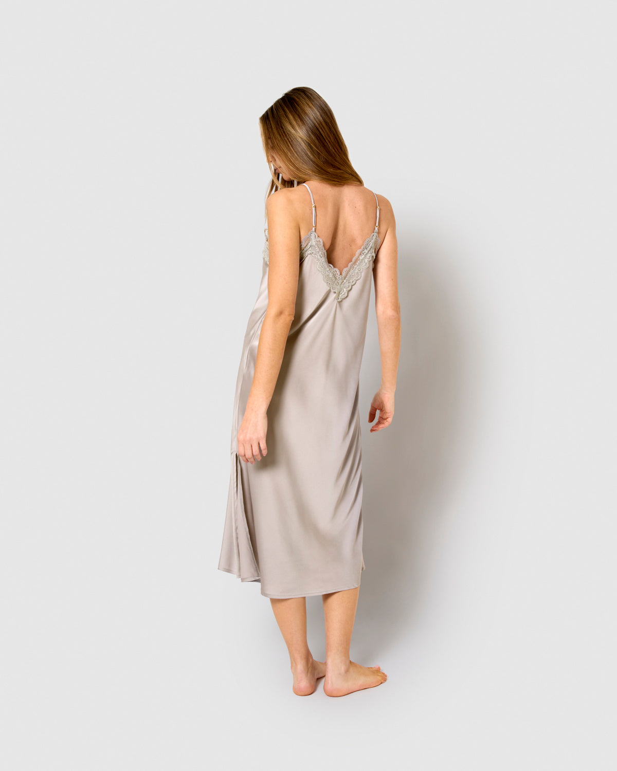 Camicia da notte midi in raso grigio