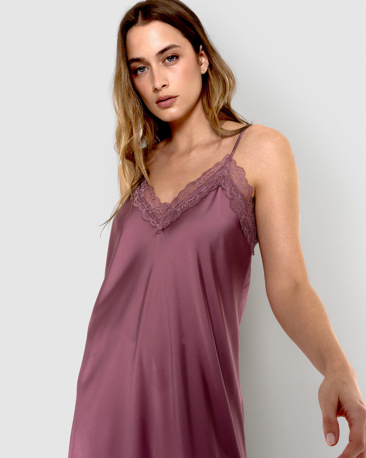 Camisón midi satén berenjena