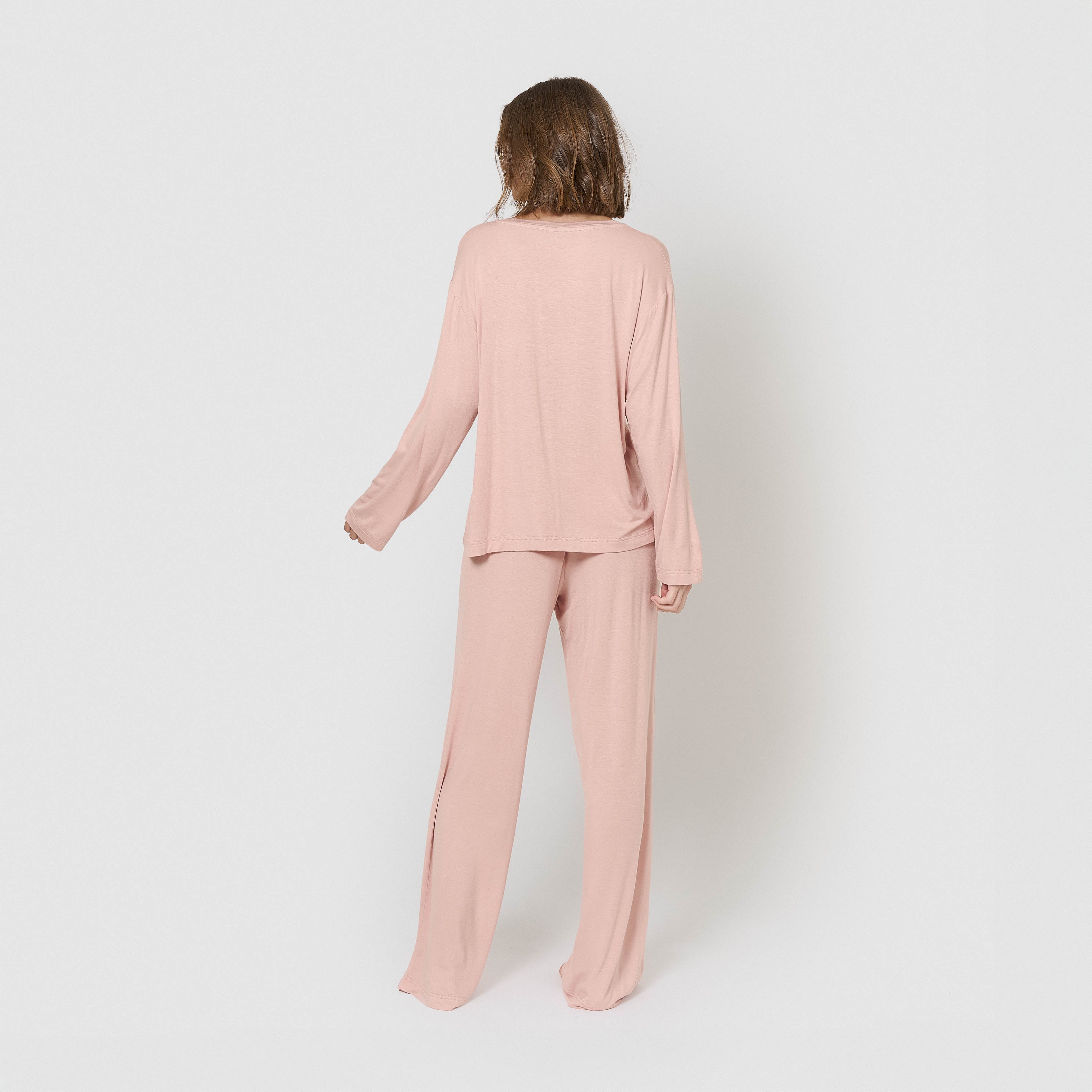 Pijama largo de viscosa rosa palo