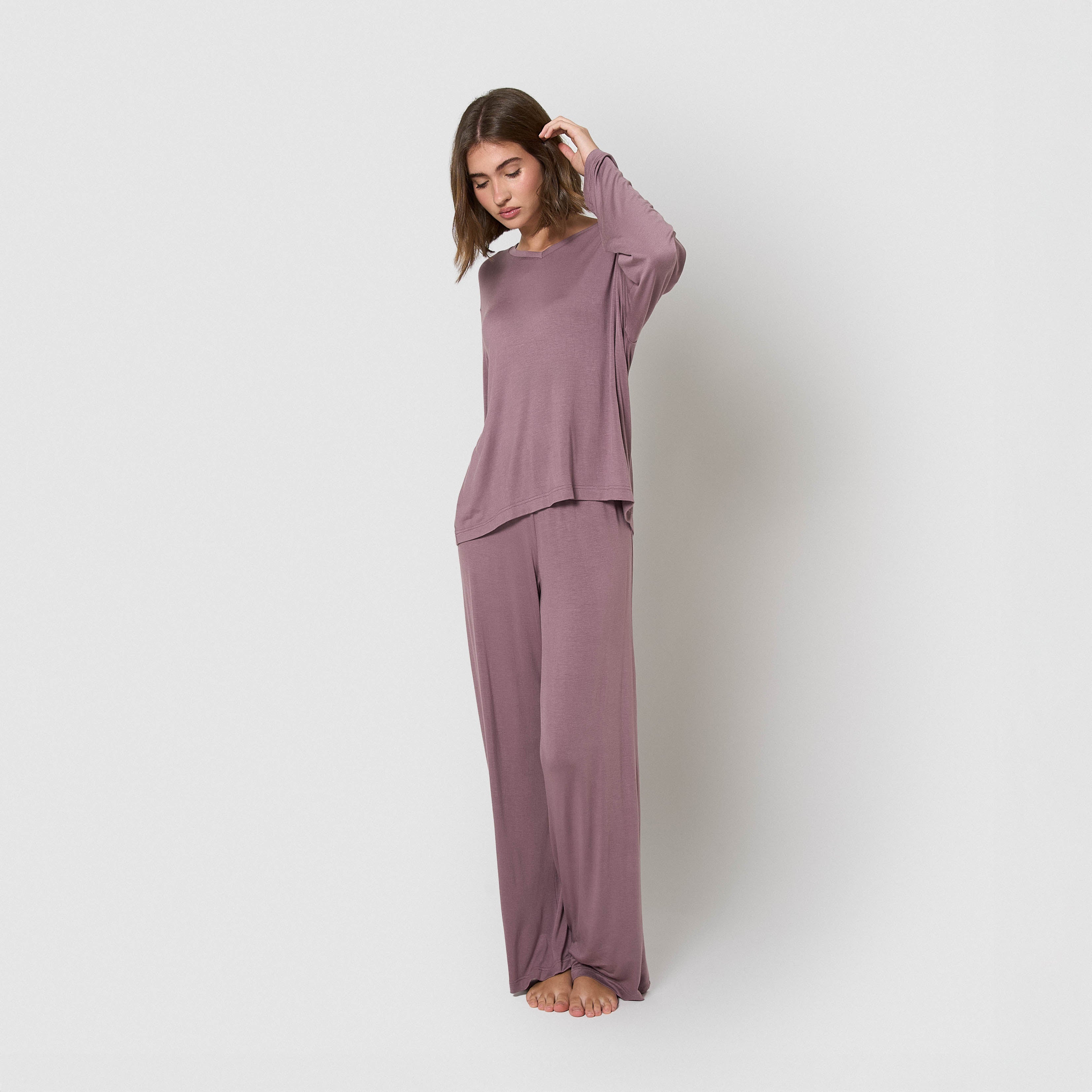 Pijama largo de viscosa berenjena