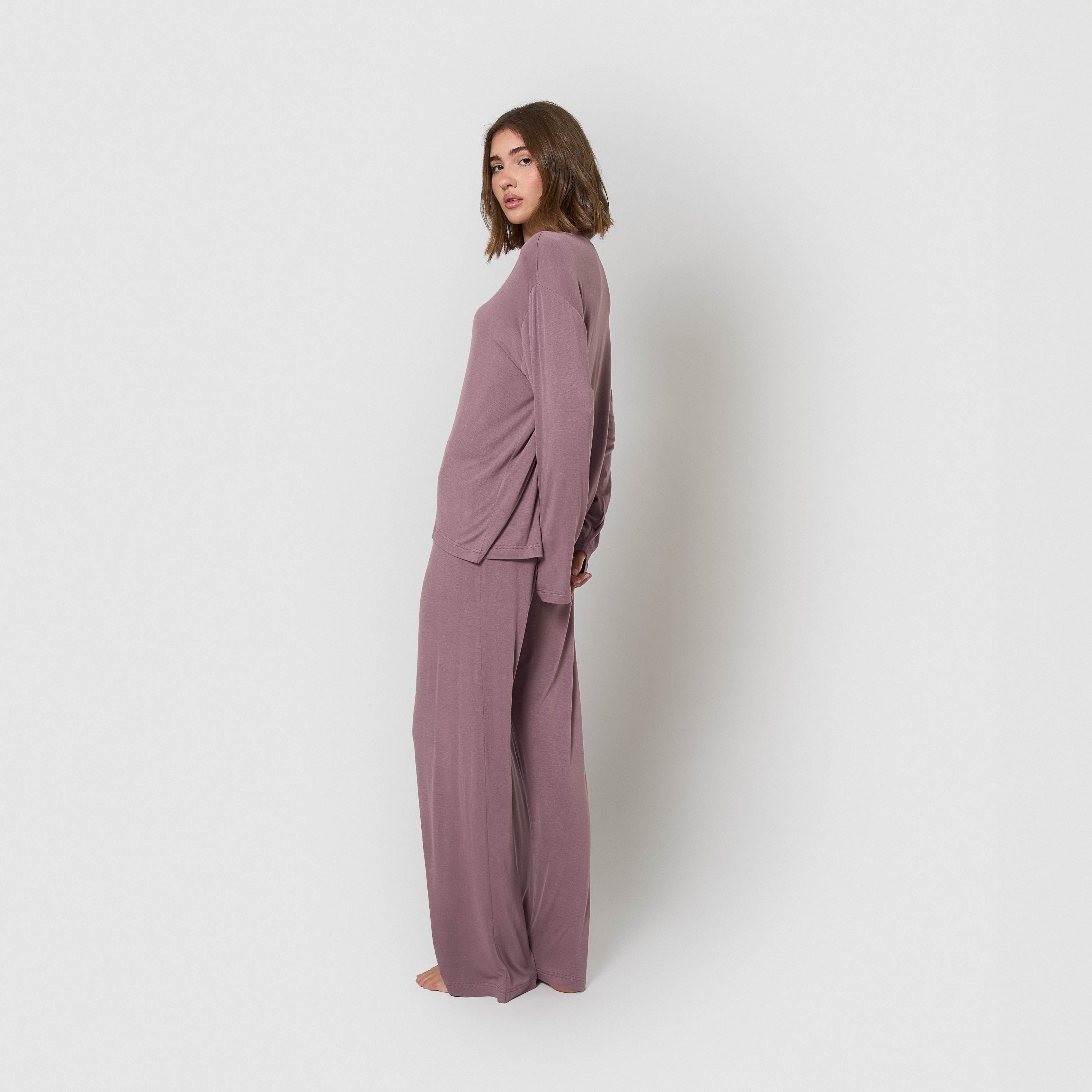 Pijama largo de viscosa berenjena