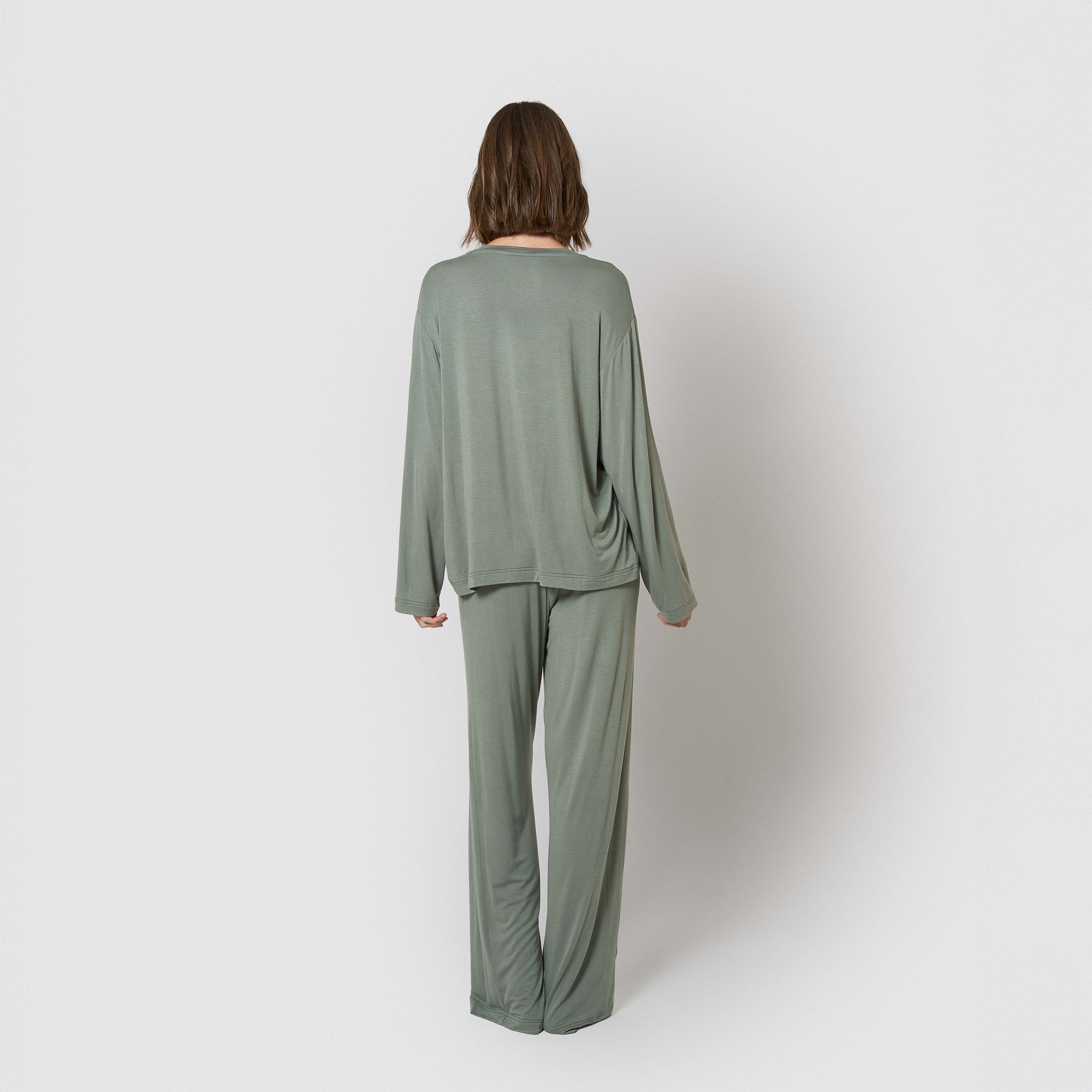 Pijama largo de viscosa verde