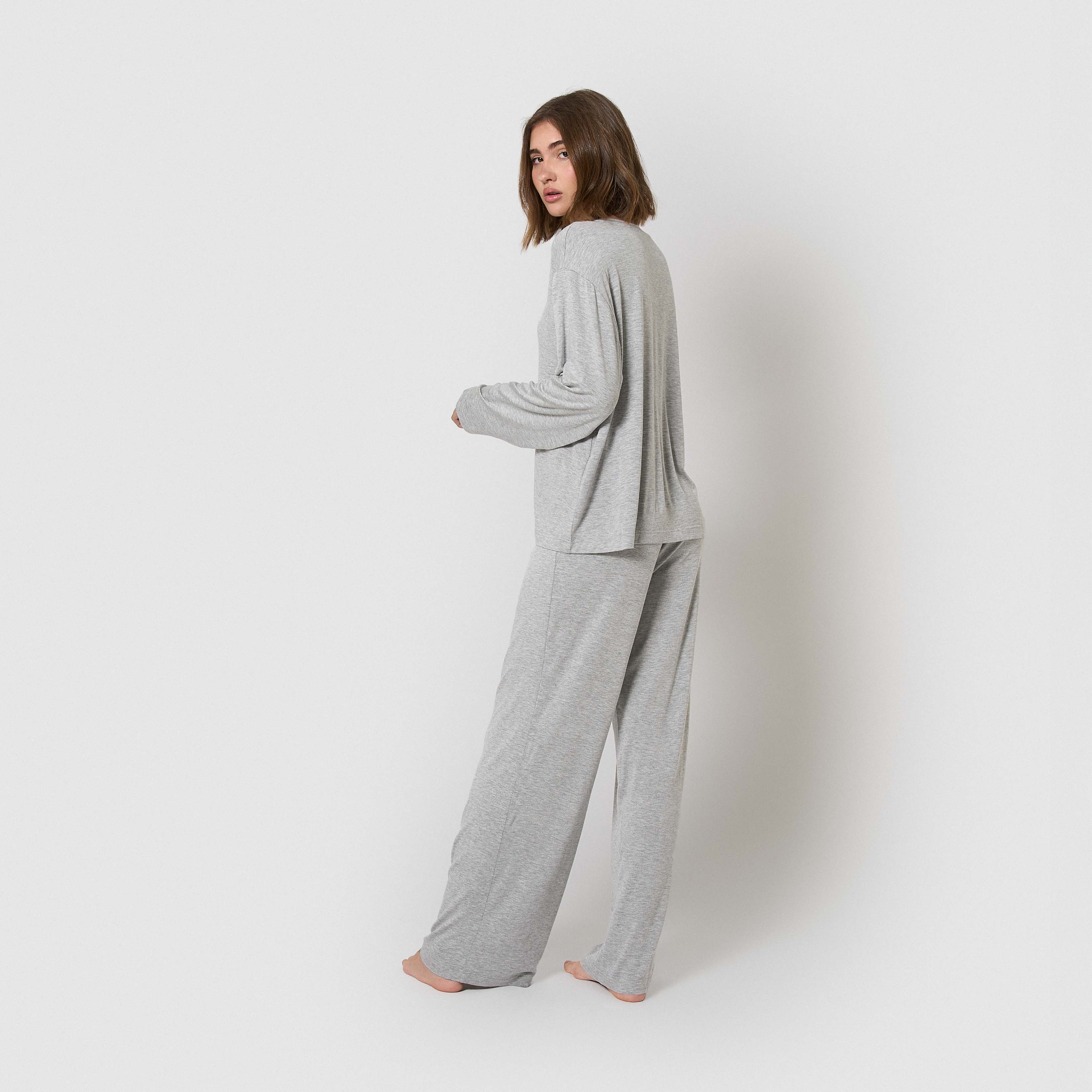 Pijama largo de viscosa gris