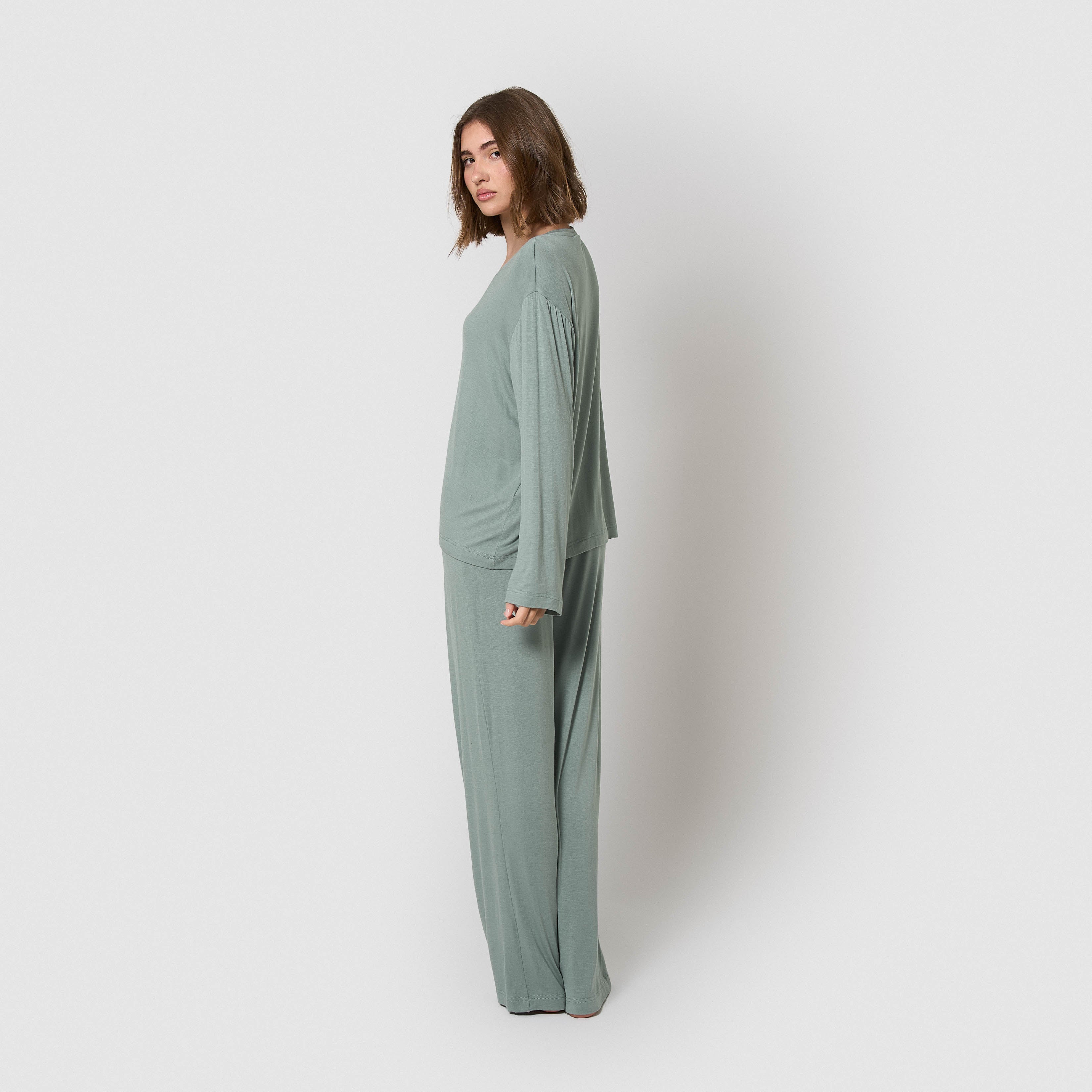 Pijama largo de viscosa verde seco
