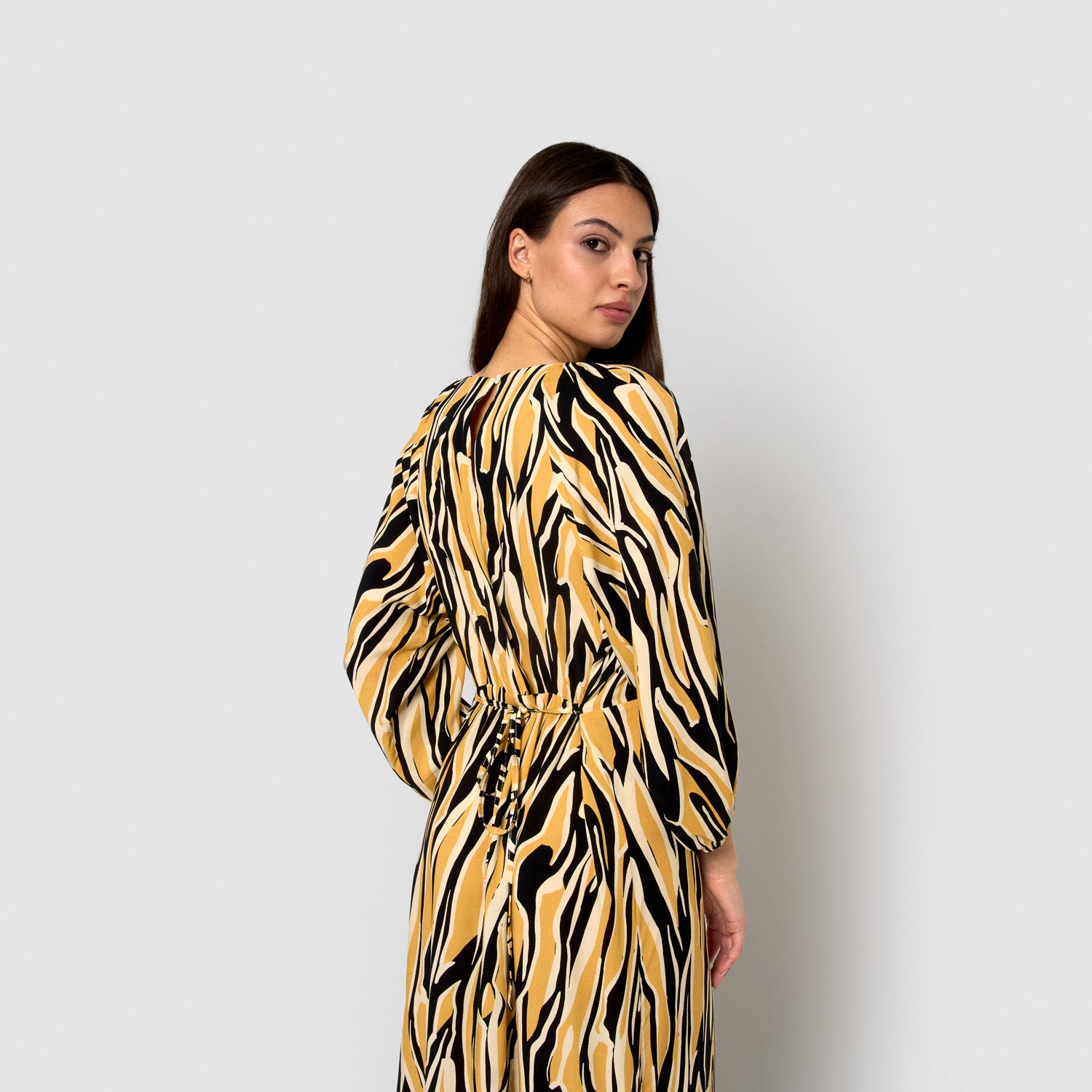 Vestido midi de viscose, bege/preto, cor Europa