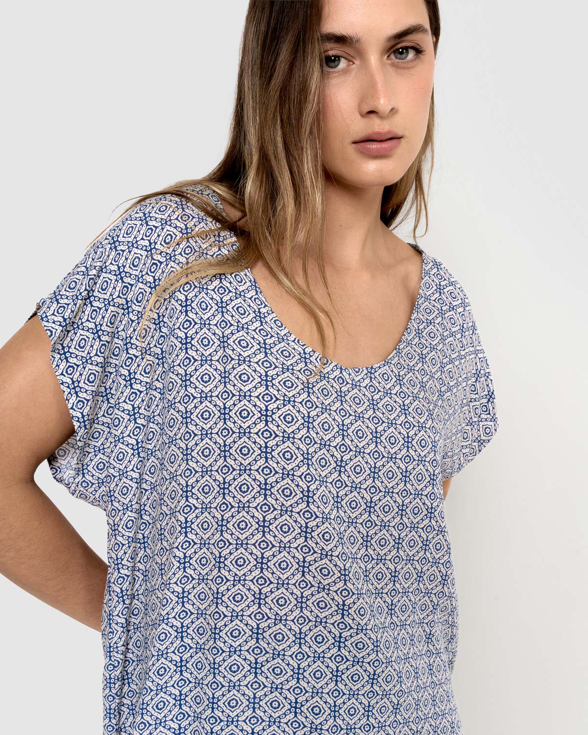 Camicetta in viscosa green mandolia