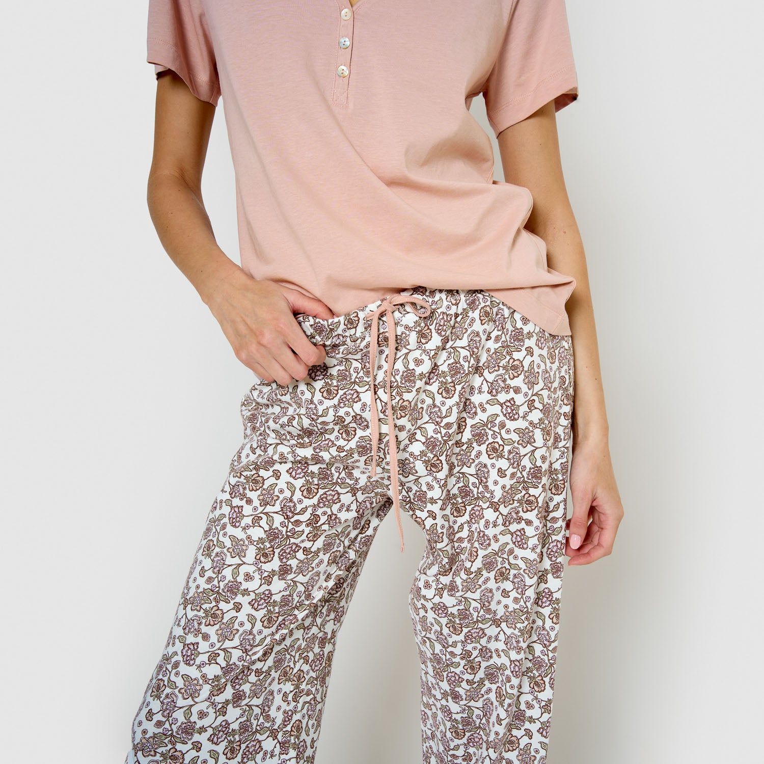 Meghan pale pink cotton long pajamas with short sleeves and V-neck