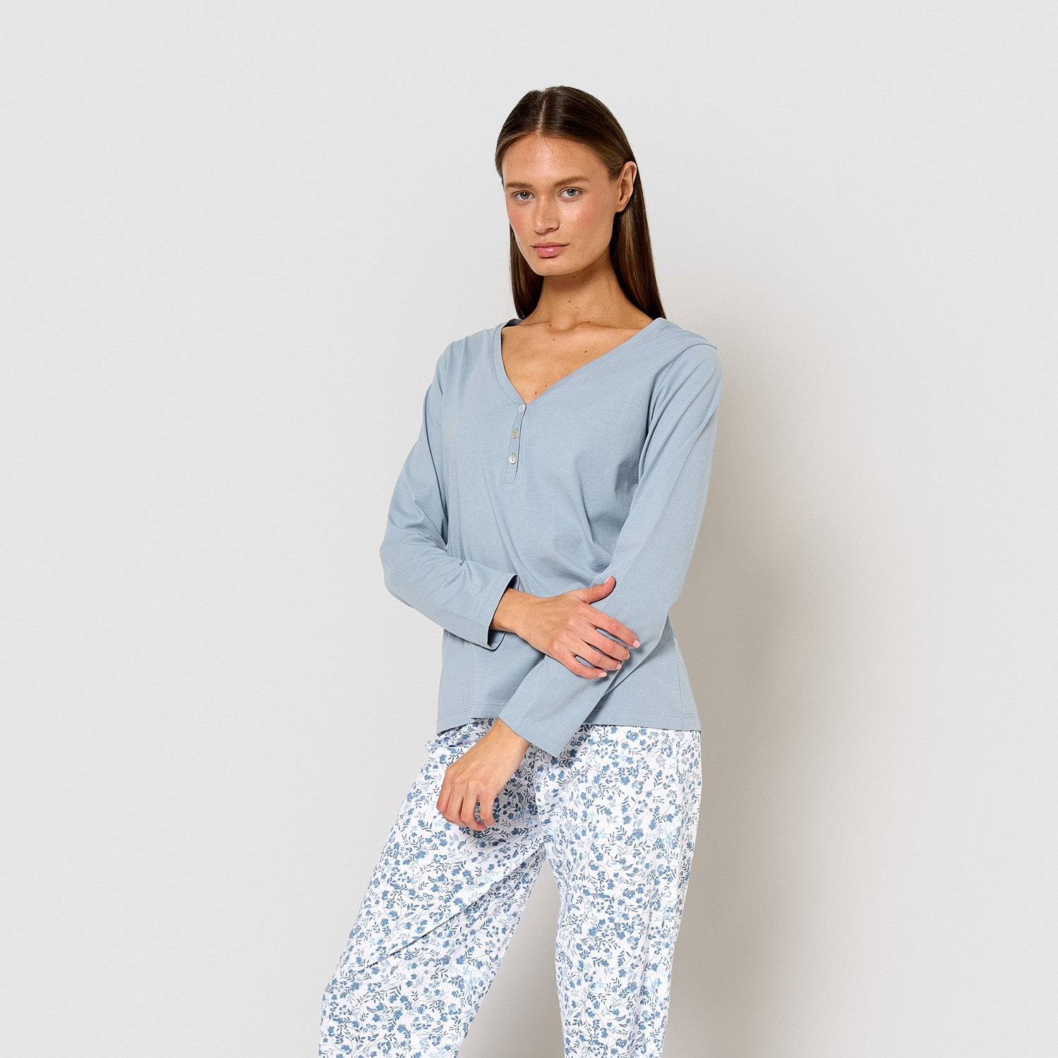 Pigiama lungo in cotone blu Cayetana con scollo a V