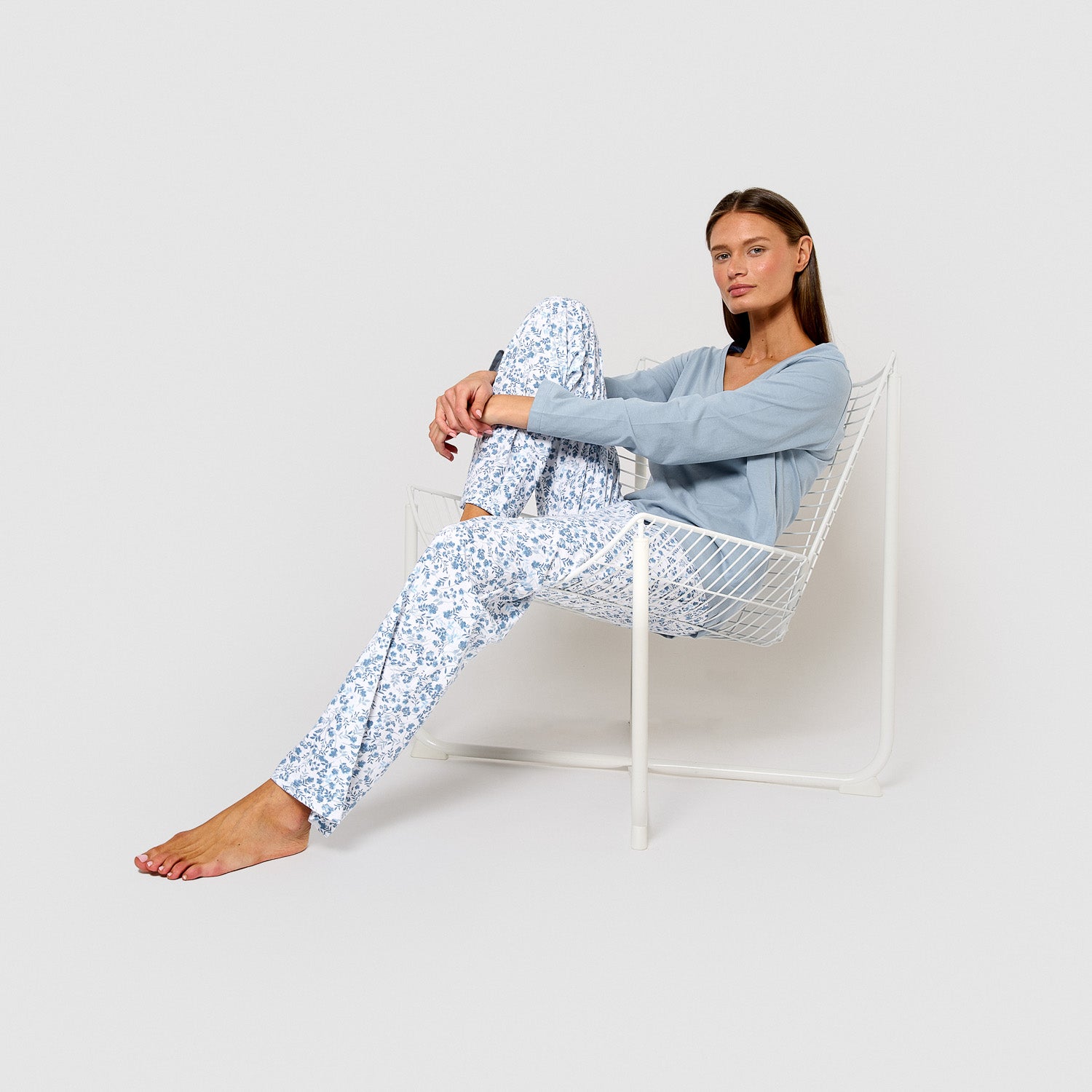 Pigiama lungo in cotone blu cayetana con scollo a v