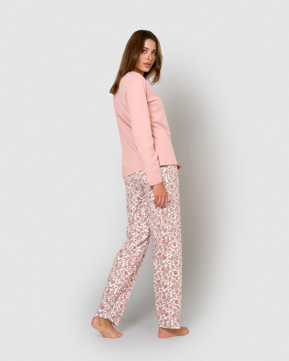 Pyjama long Meghan en coton rose pâle à col en V