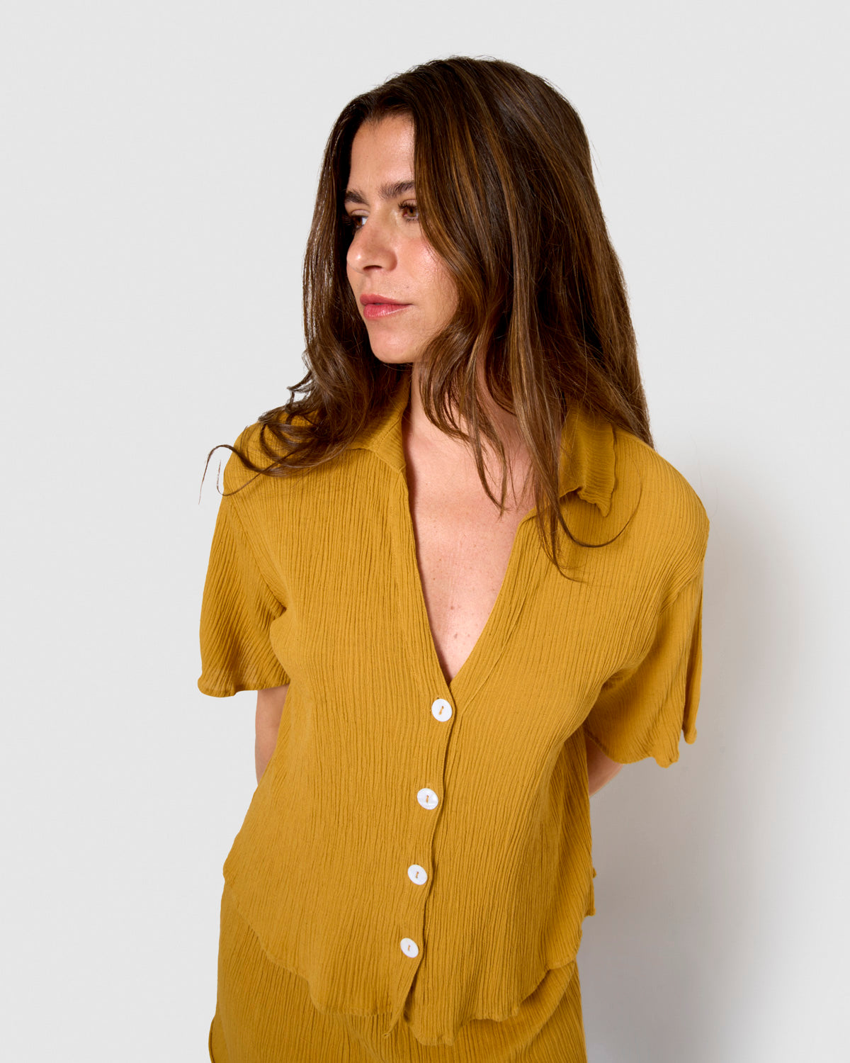 Set de camisa y short de algodón lino ocre