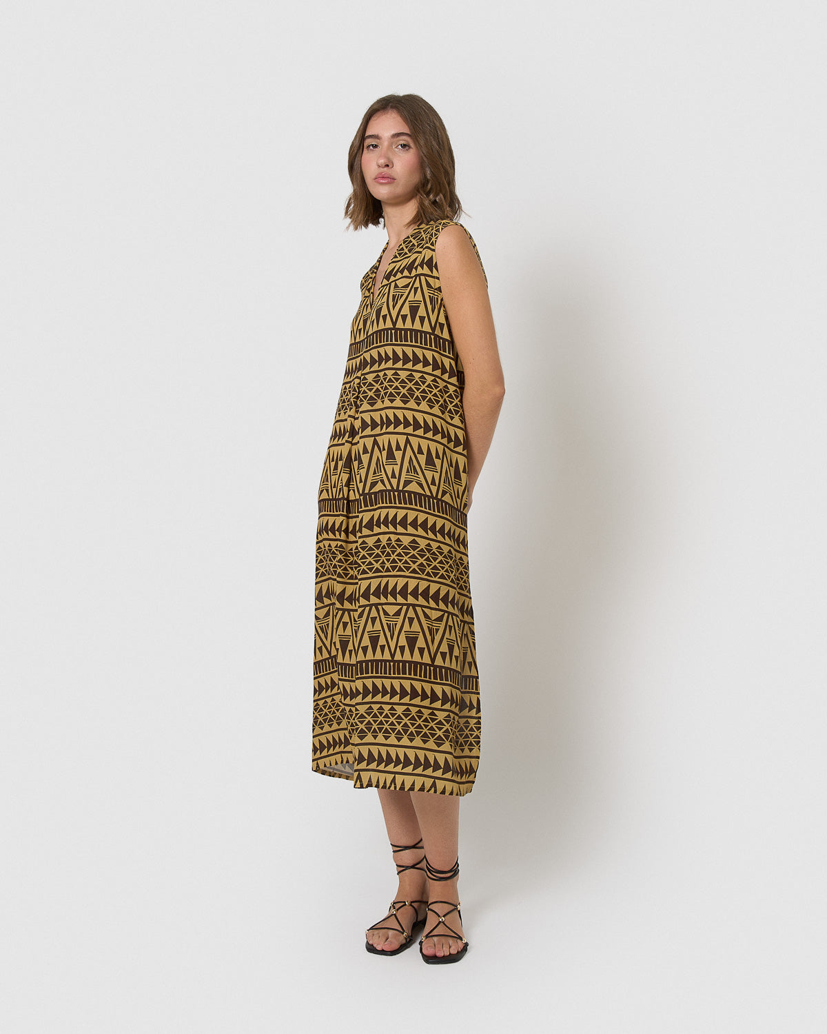Vestido midi bambula detalles plisados indi marrón