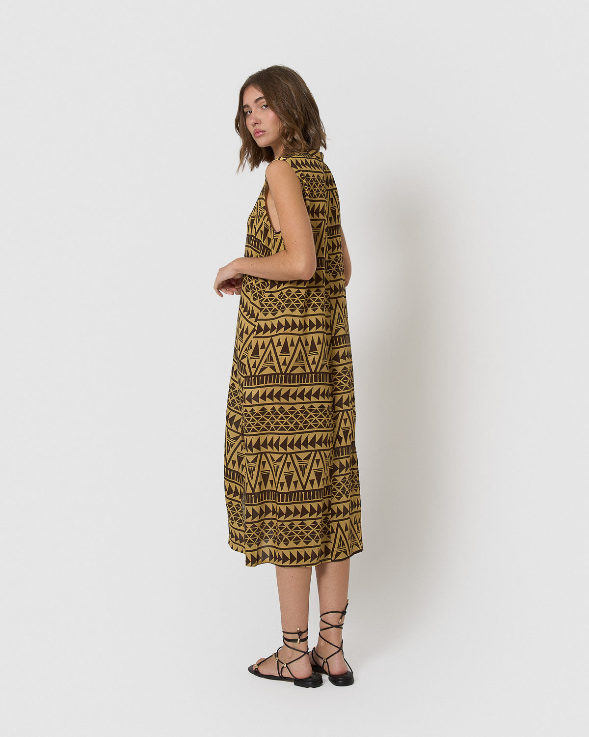 Vestido midi bambula detalles plisados indi marrón