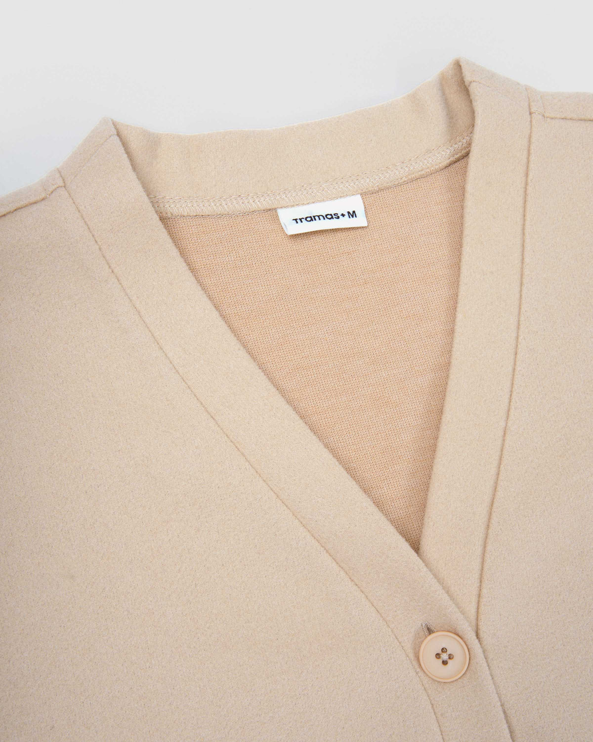 Rebeca botón paño beige