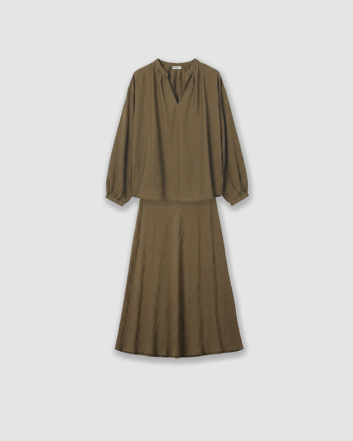 Set blusa y falda midi viscosa lisa verde