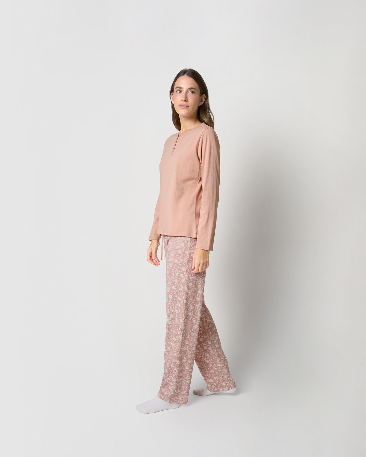 Pijama largo de algodón con escote pico dusty rosa