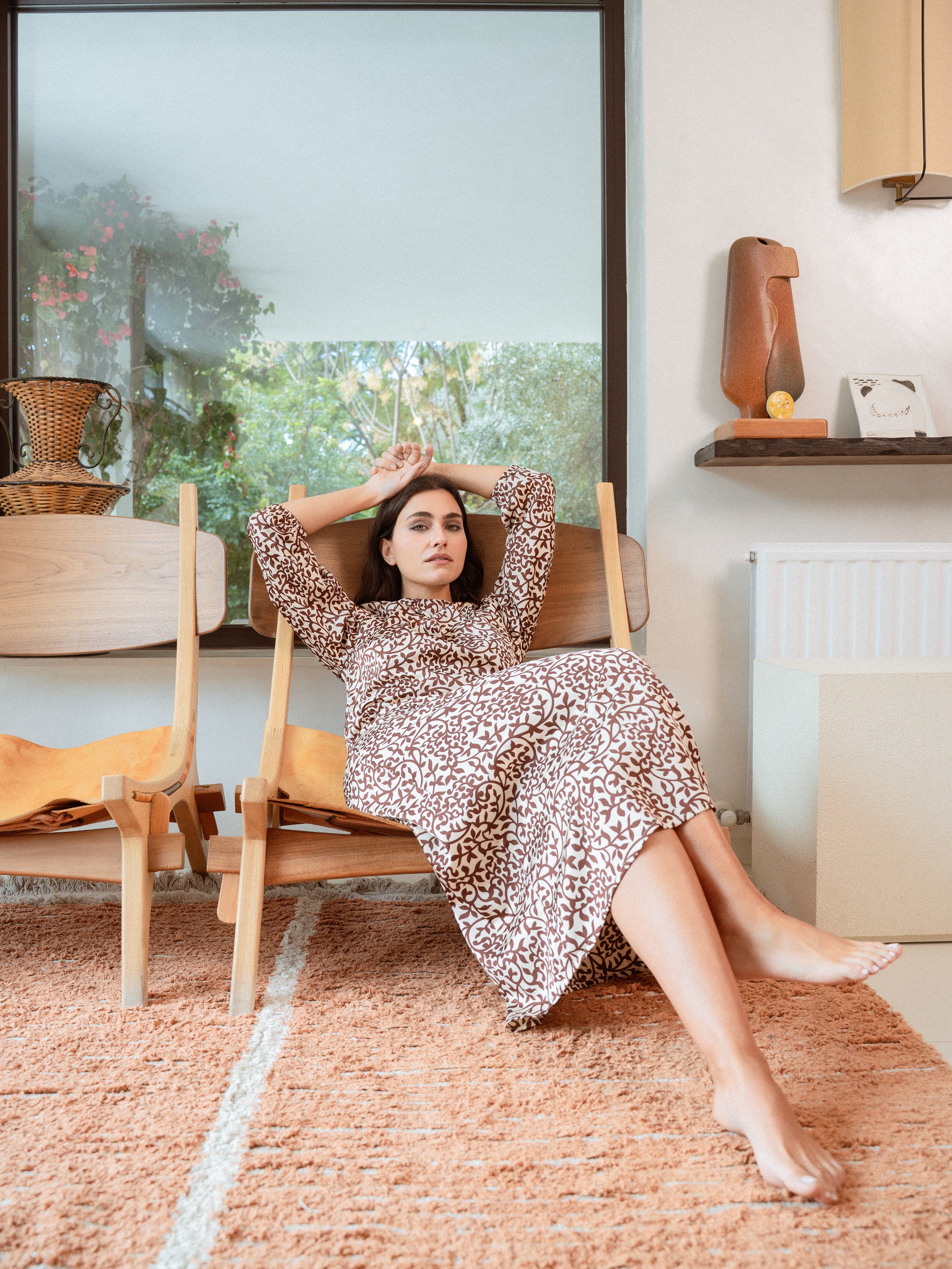 Falda midi evasé satén aladero marrón