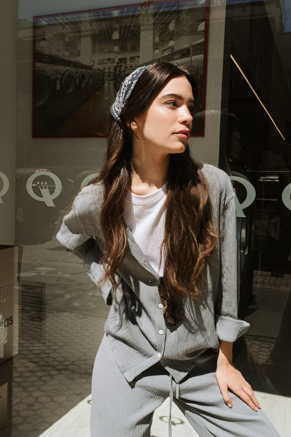 Camisa verde-azulada de algodão flexível com gola de camisa